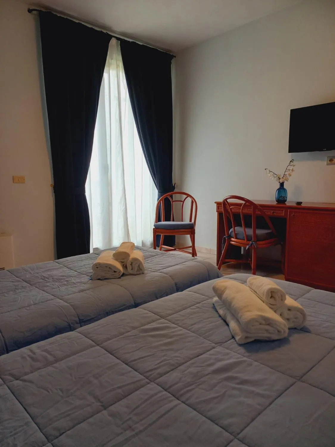 Photo of the whole room, Bed in River Park Hotel