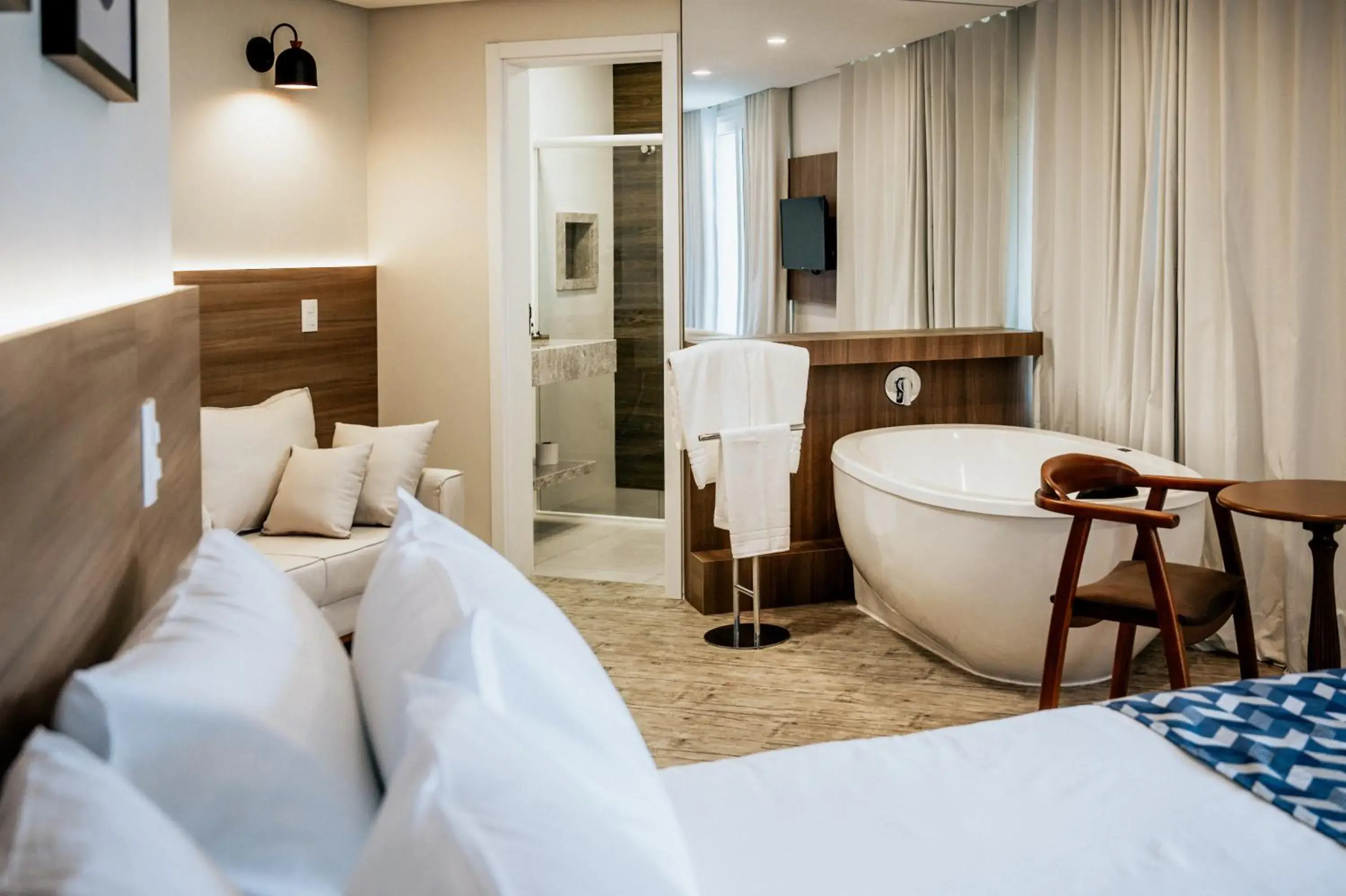 Deluxe Double Room with Bath in Augusta Centro Hotel Deluxe Double Room with Bath in Augusta Centro Hotel