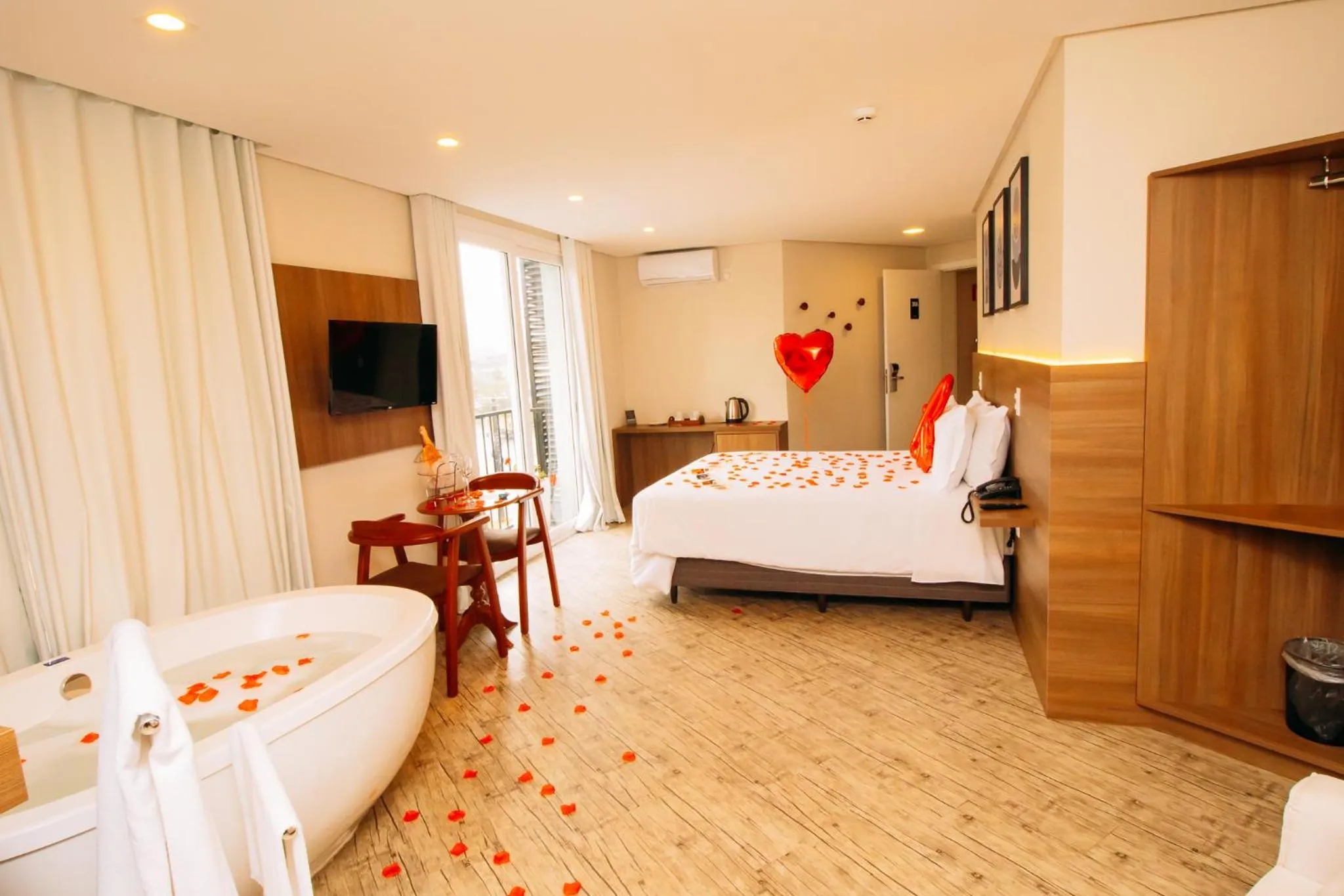 Photo of the whole room, Bed in Augusta Centro Hotel