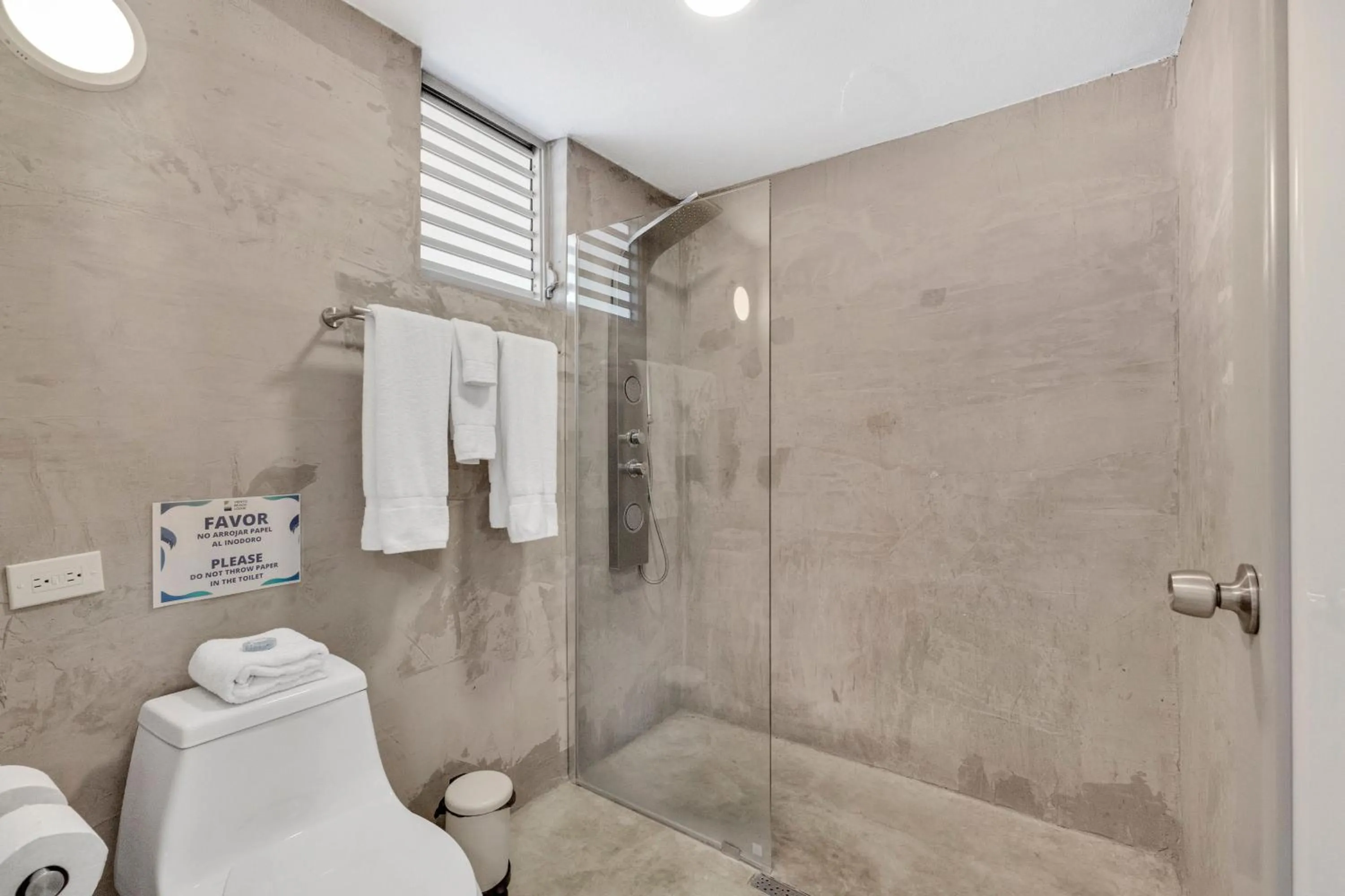 Bathroom in Viento Beach Lodge