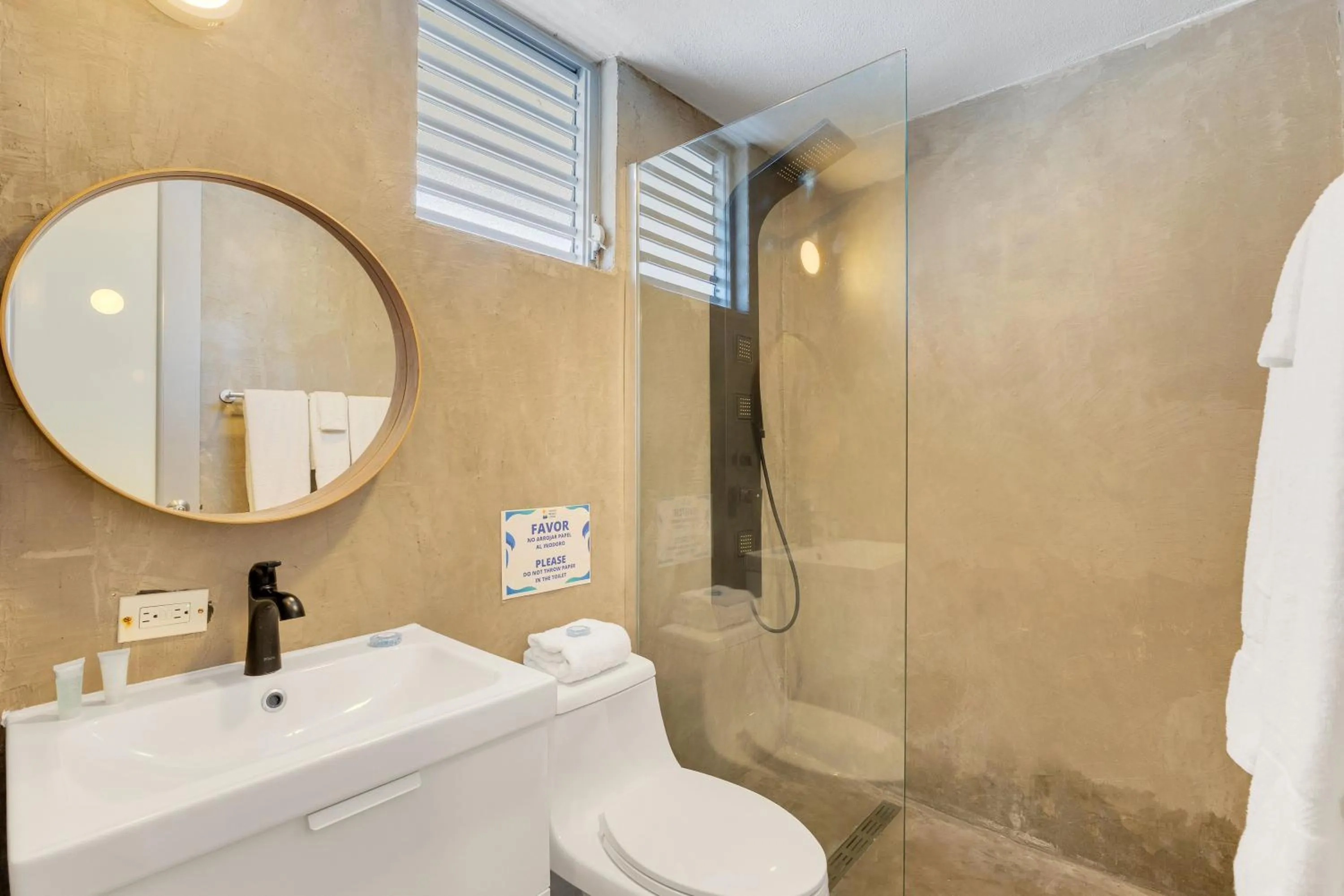 Bathroom in Viento Beach Lodge