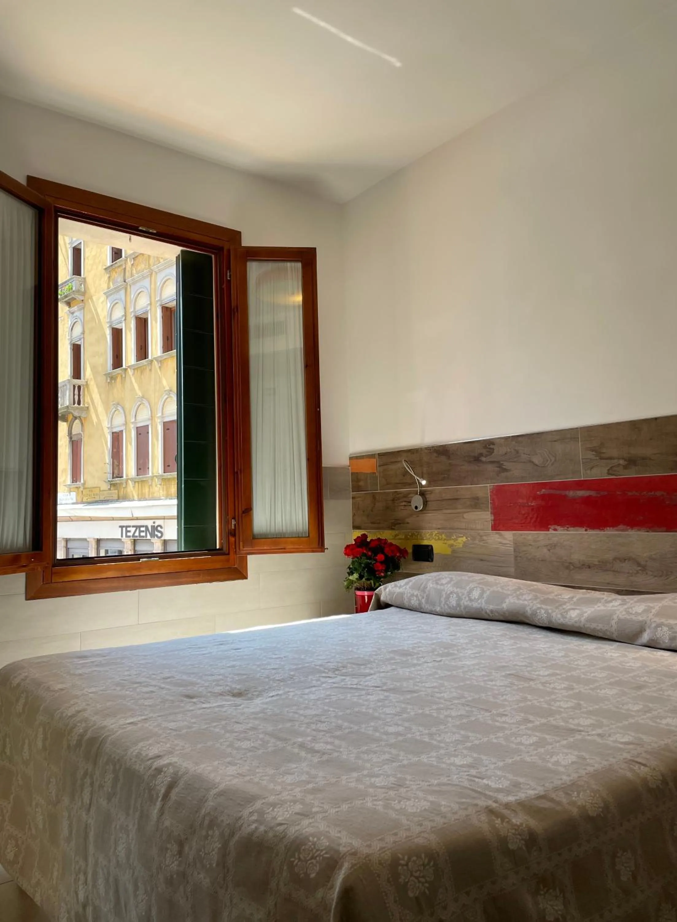 Bed in Hotel San Geremia