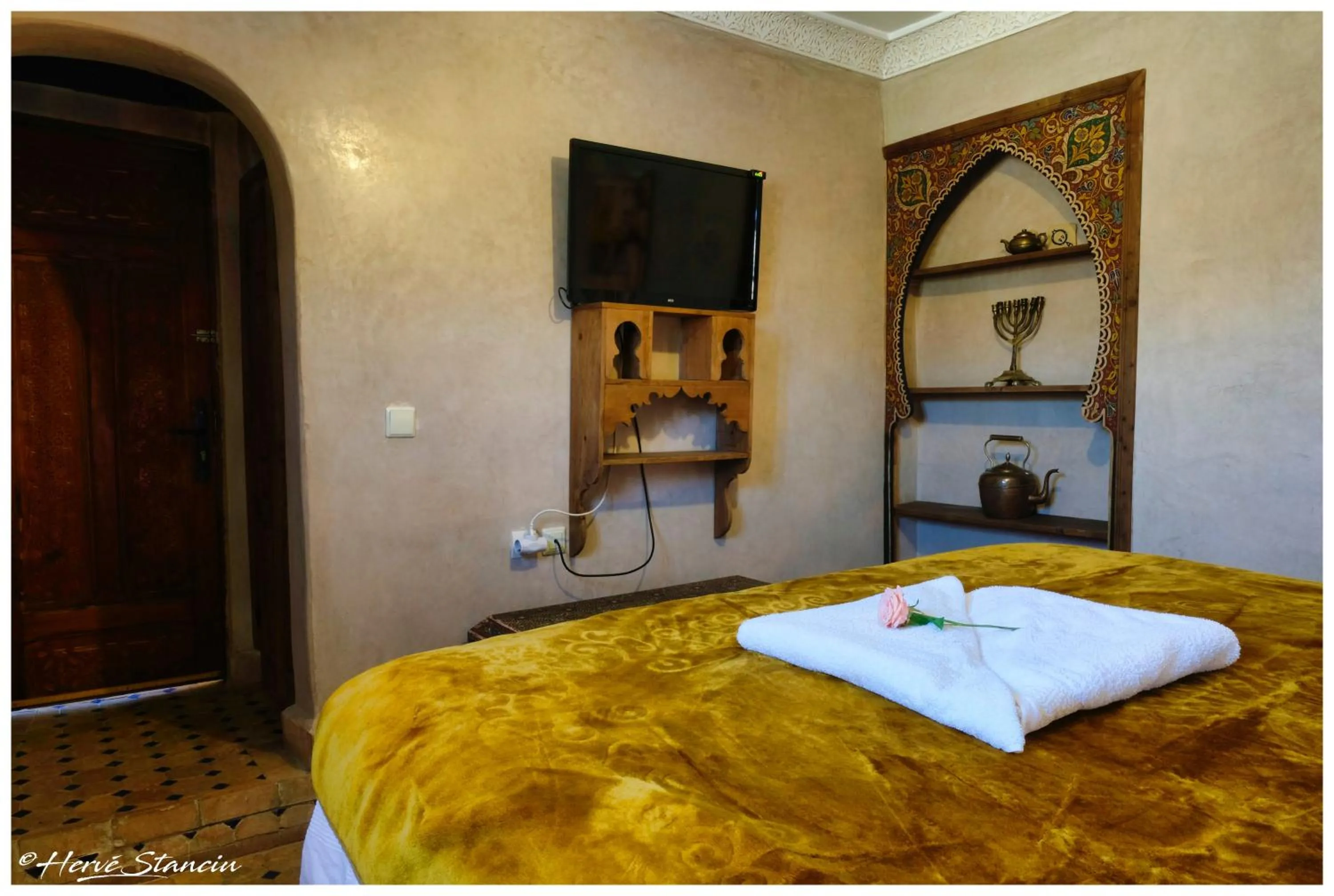Bed in Riad Layalina Fes