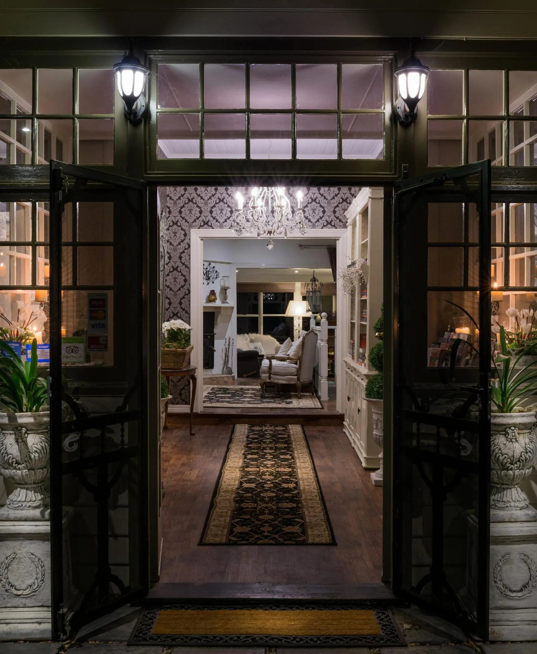 Facade/entrance in Belle Le Vie