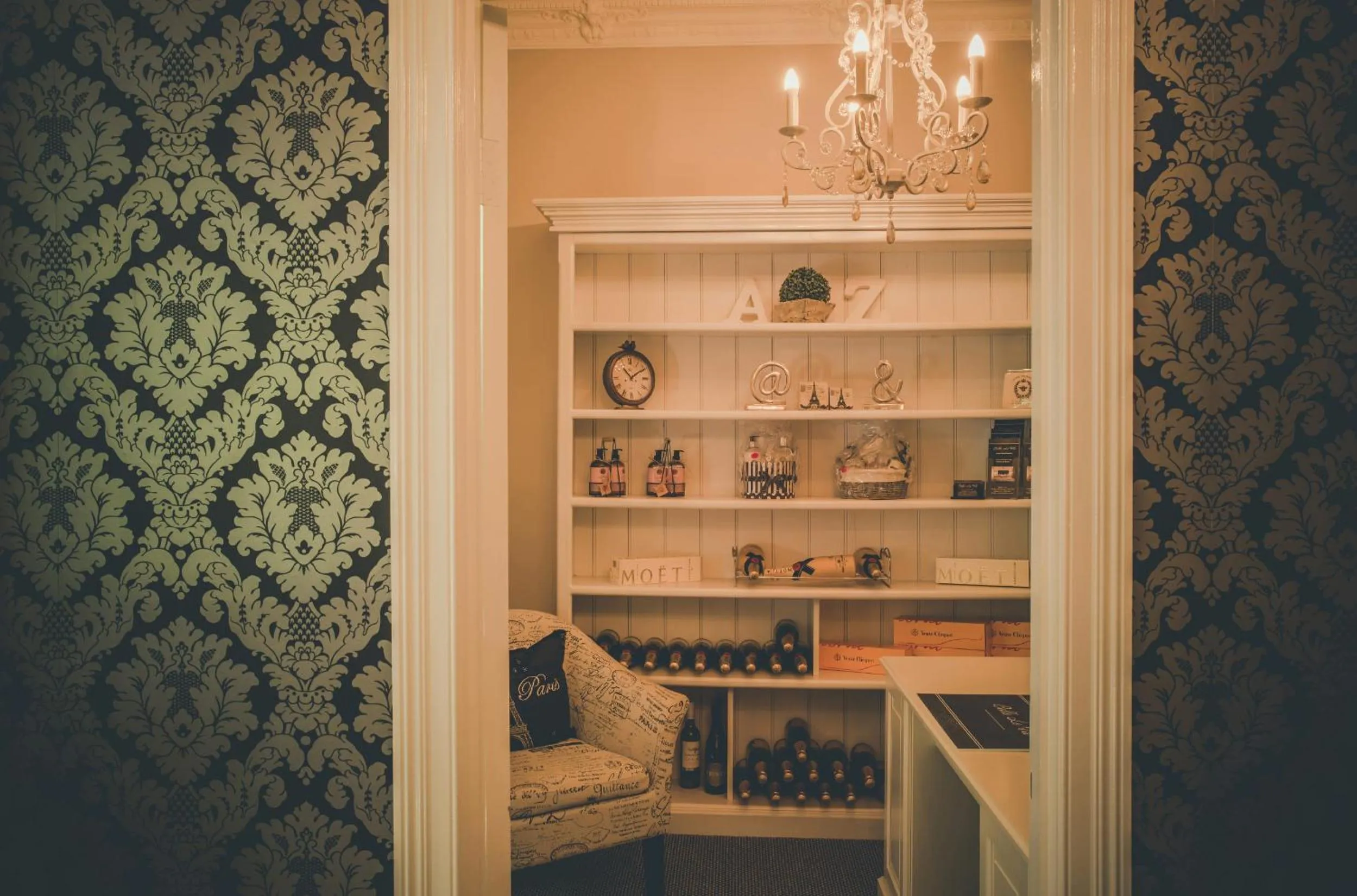 Library in Belle Le Vie