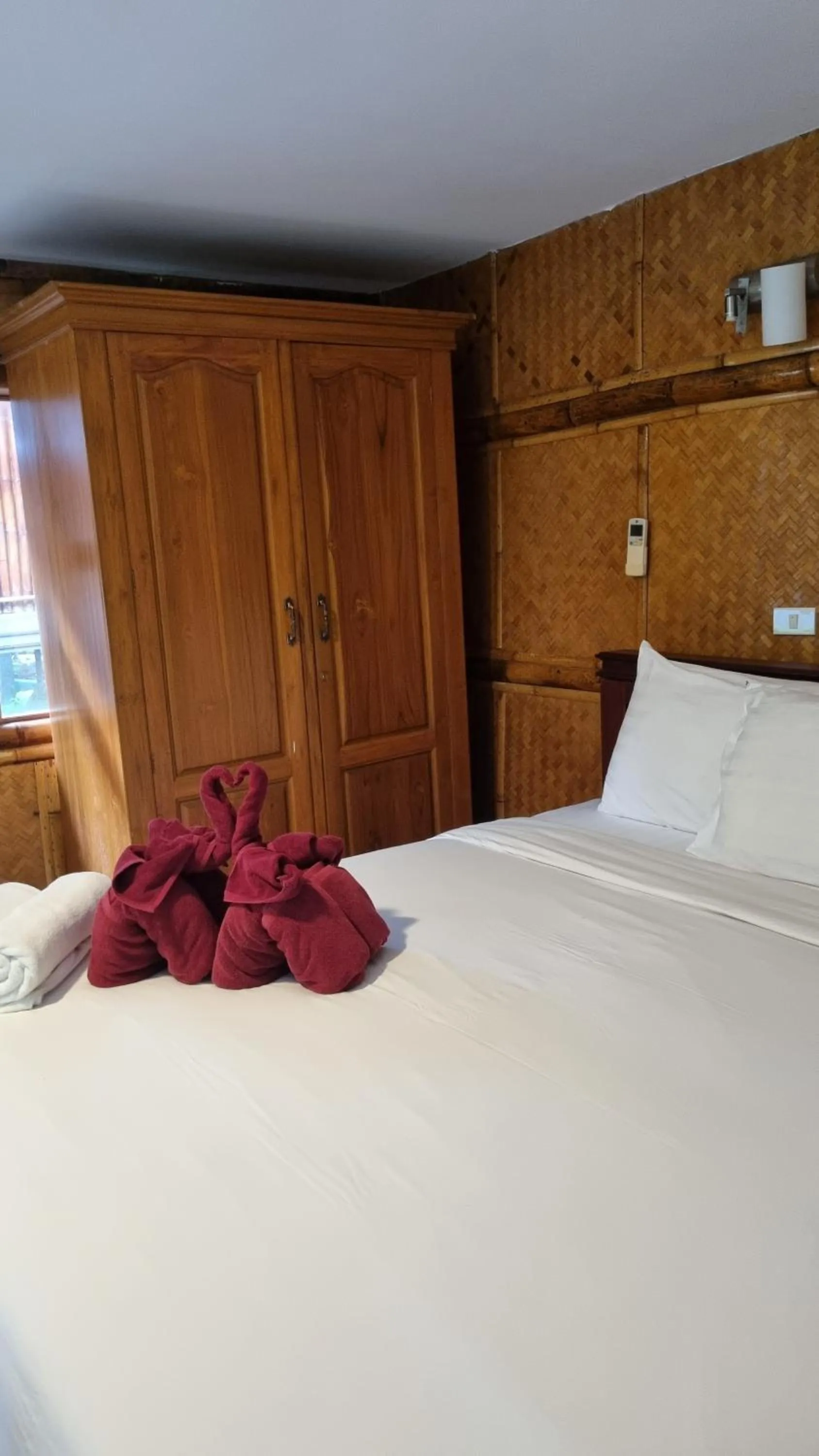 Bed in PawPaw Resort