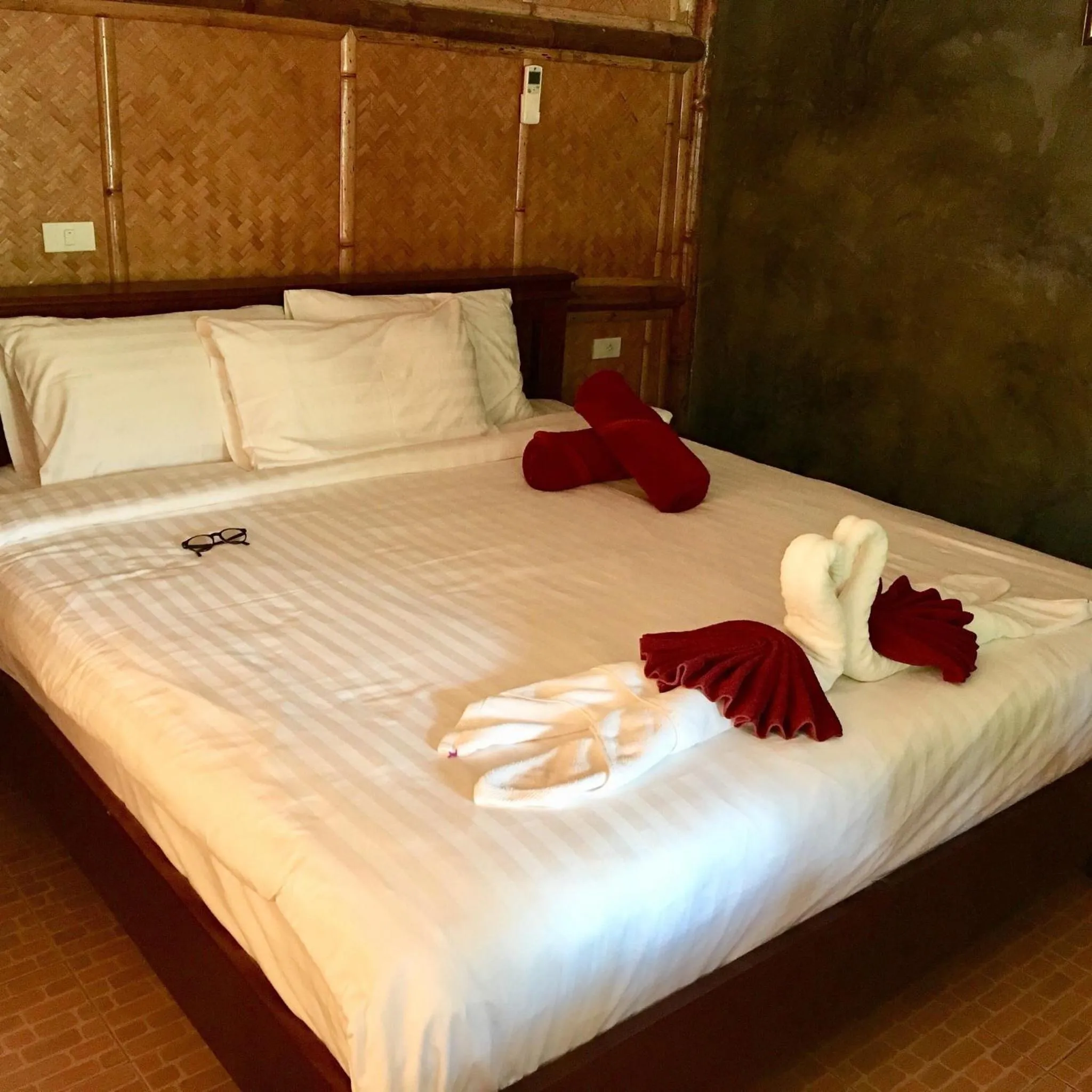 Bedroom, Bed in PawPaw Resort