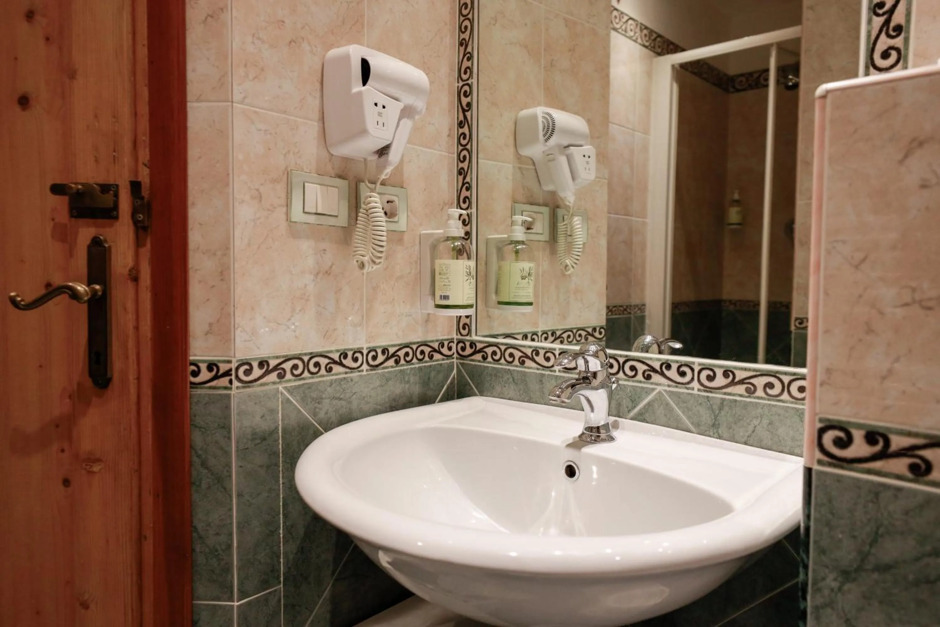 Shower in Hotel Bellavista Impruneta