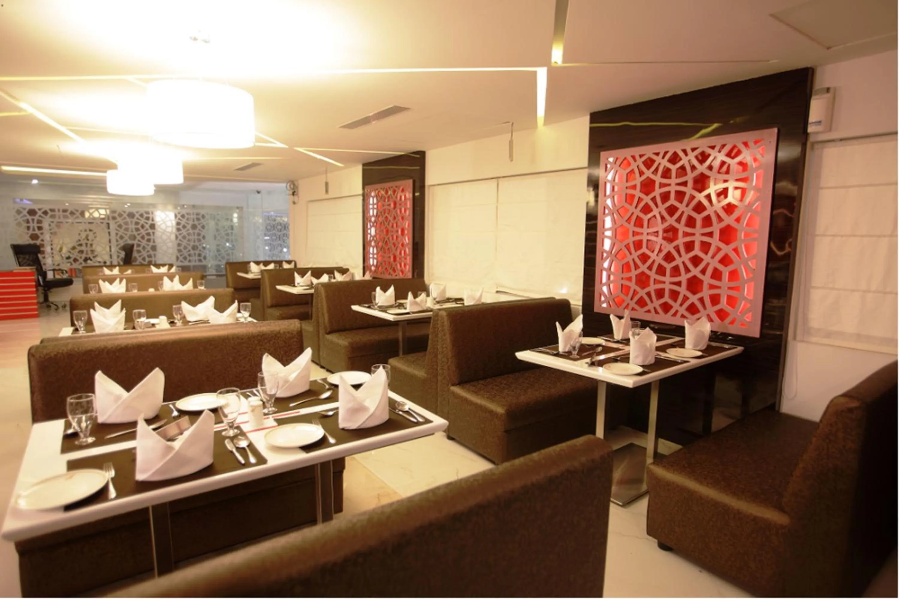 Restaurant/places to eat in Hilarity Inn