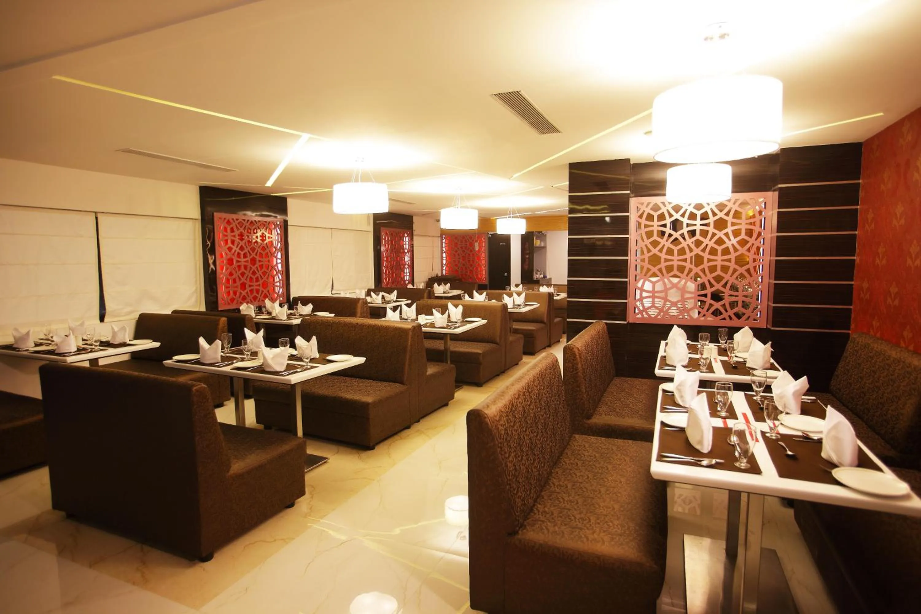 Restaurant/places to eat in Hilarity Inn