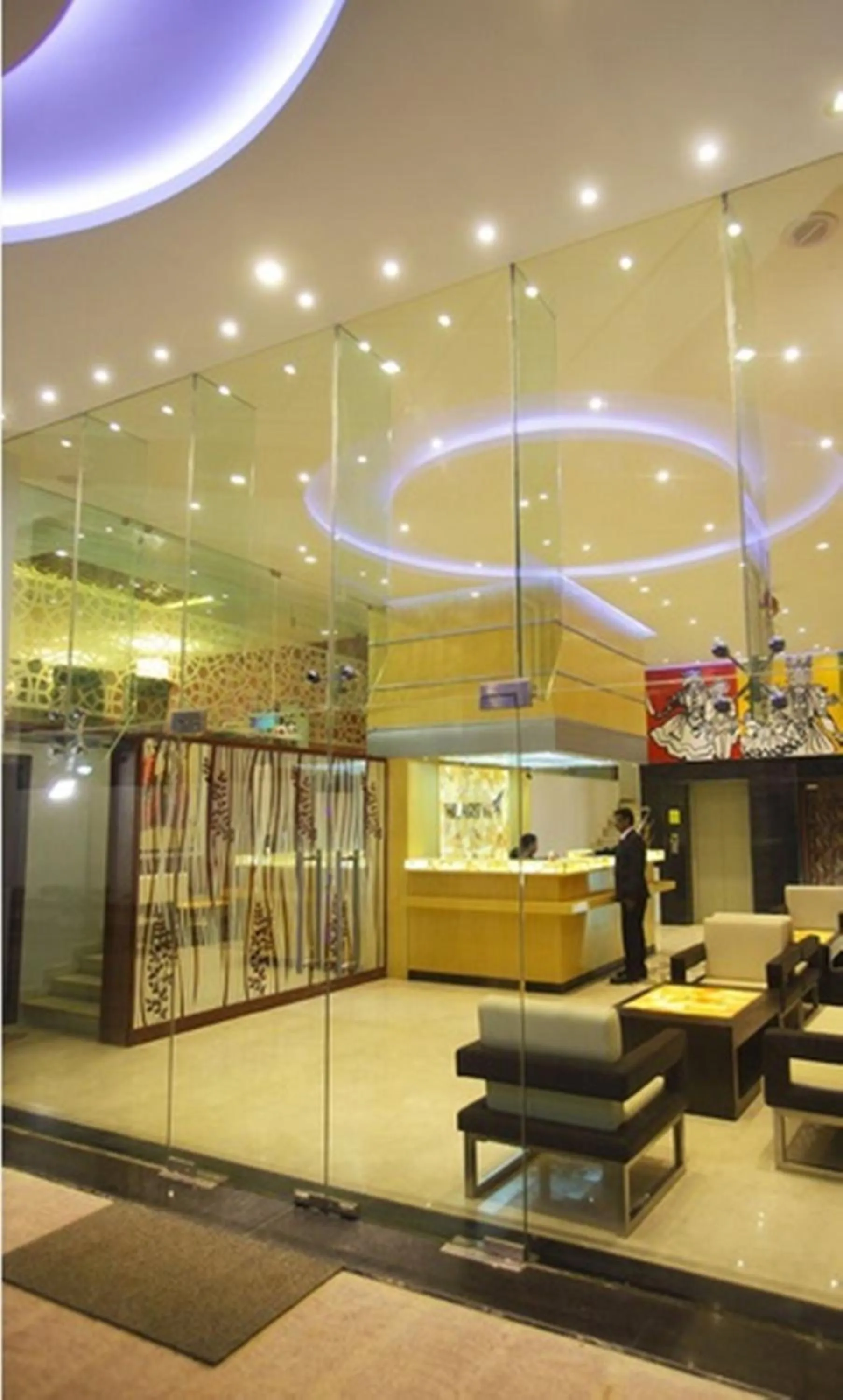 Facade/entrance in Hilarity Inn