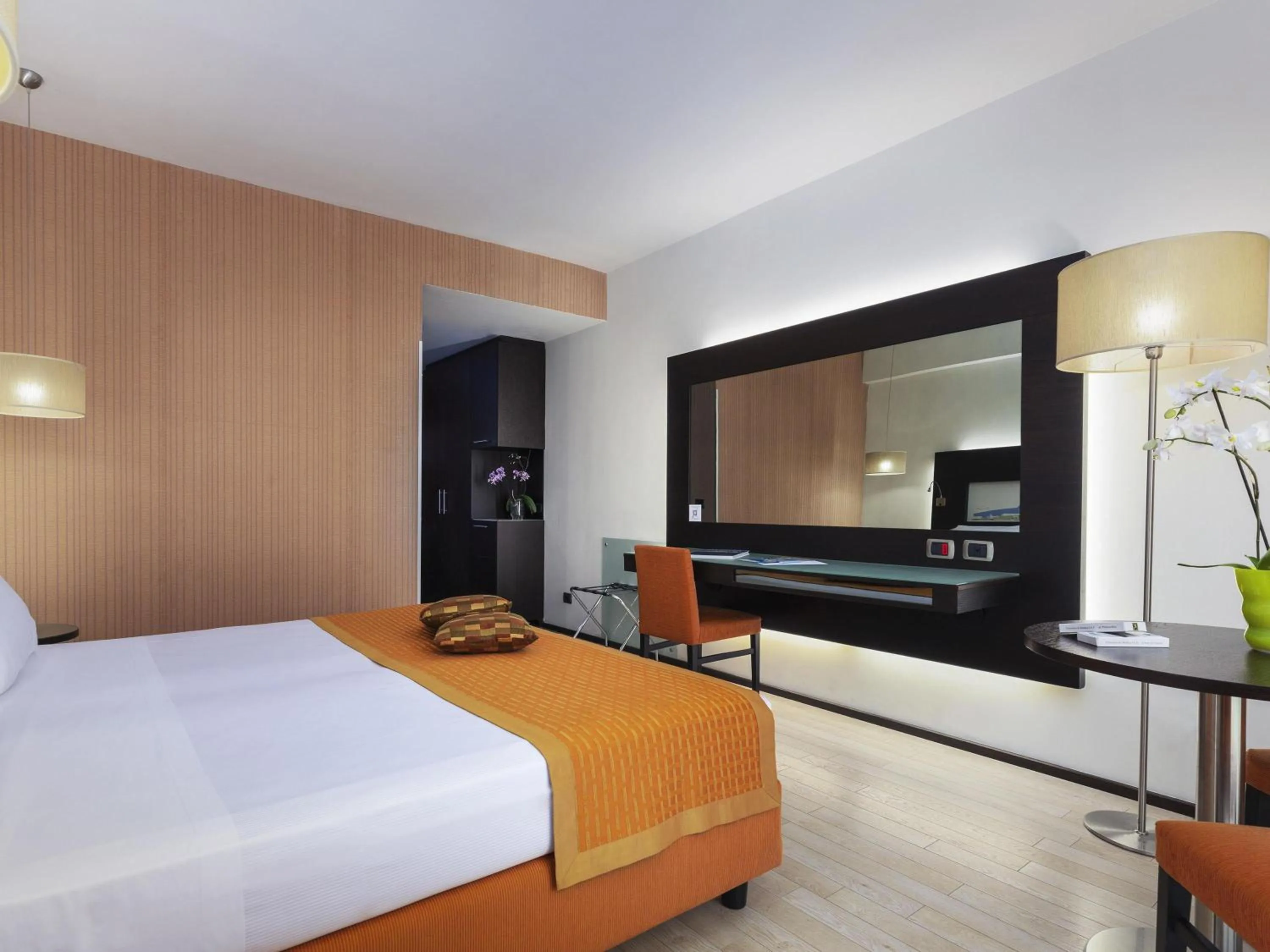 Bedroom, Bed in Hotel Mercure Siracusa