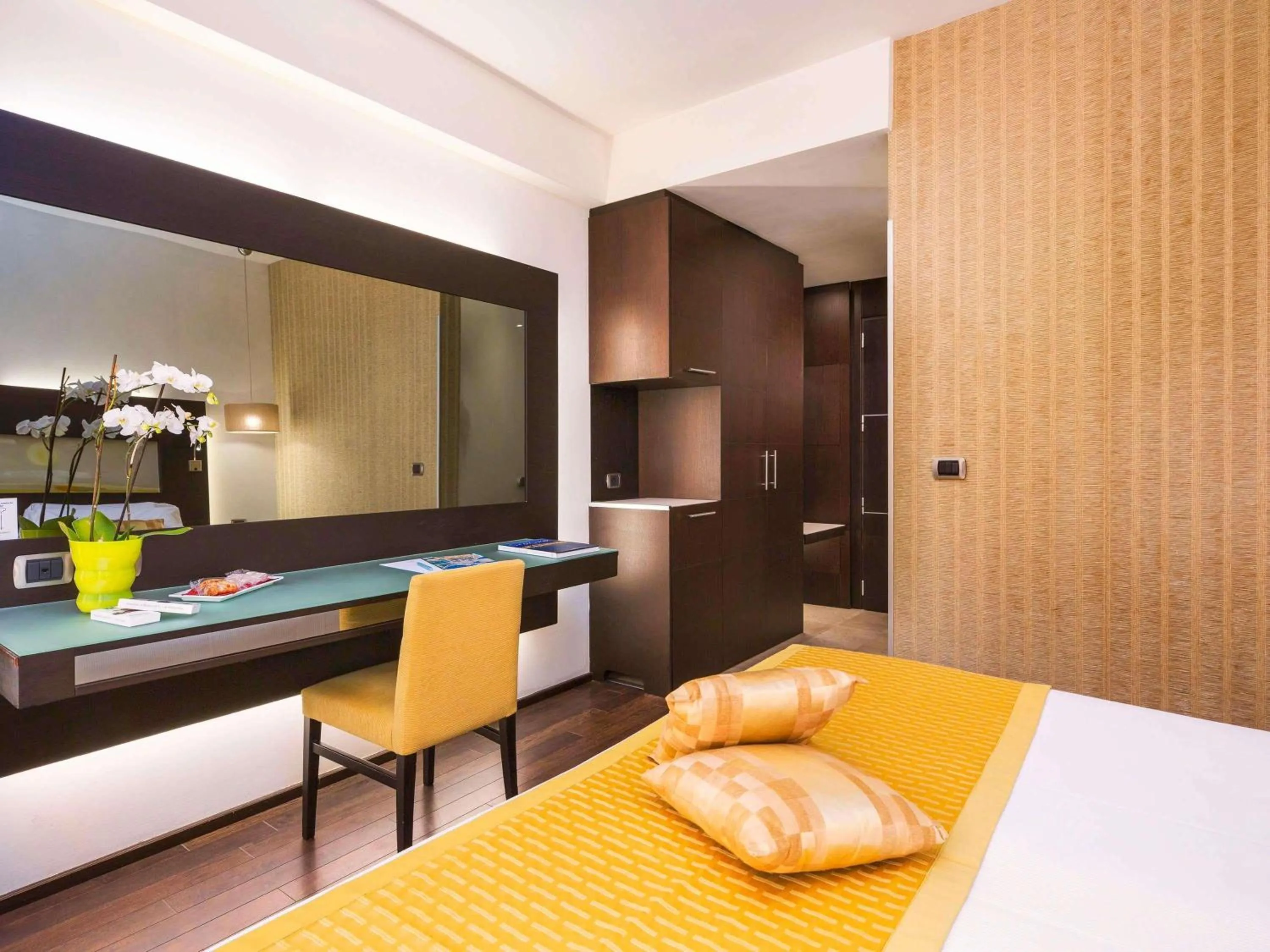 Bedroom, Bed in Hotel Mercure Siracusa