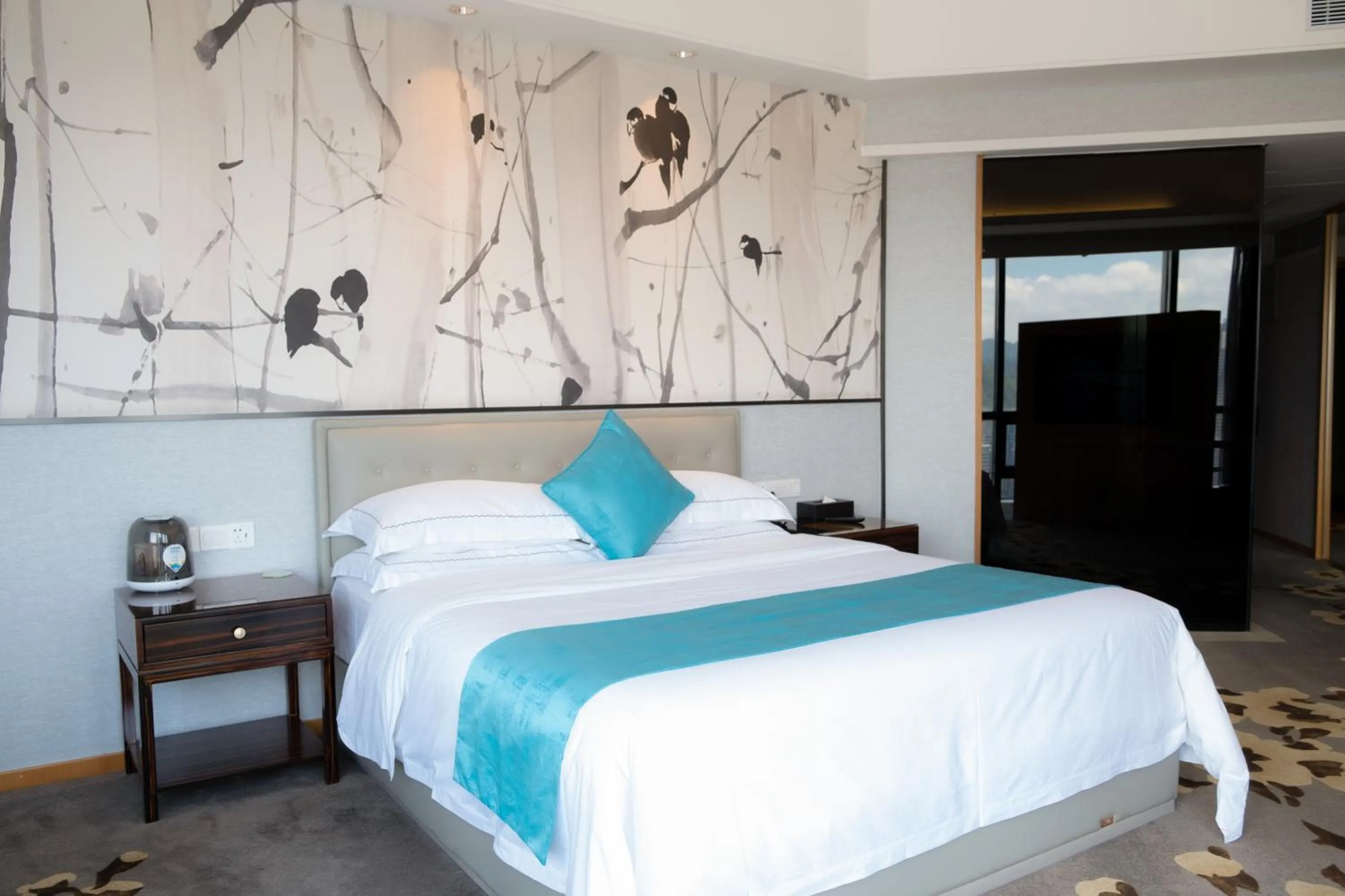 Bed in Huaqiang Plaza Hotel Shenzhen, Enjoy Complimentary Mini Bar & Night Snack, Add breakfast - enjoy complimentary afternoon tea