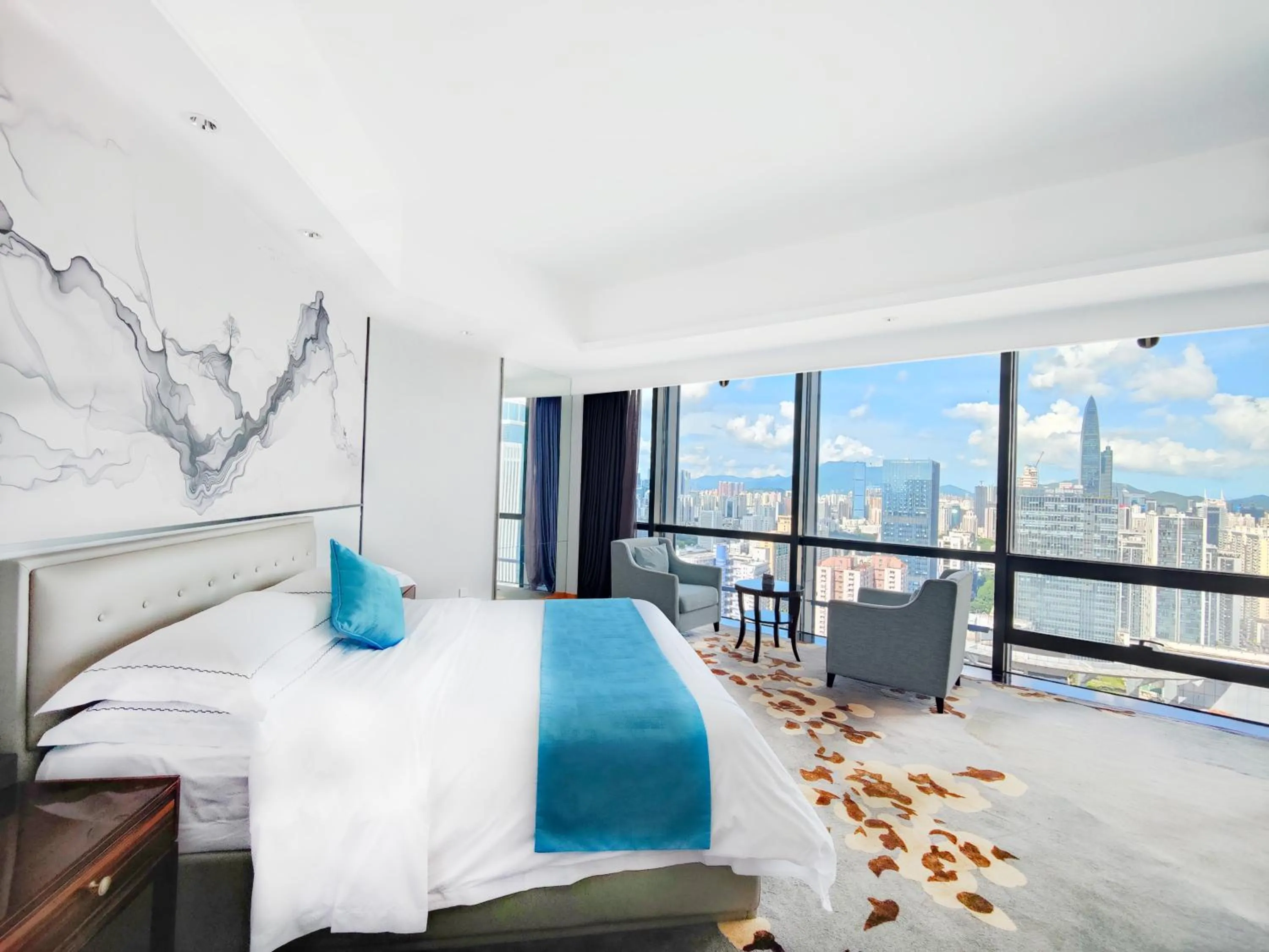 Bed in Huaqiang Plaza Hotel Shenzhen, Enjoy Complimentary Mini Bar & Night Snack, Add breakfast - enjoy complimentary afternoon tea