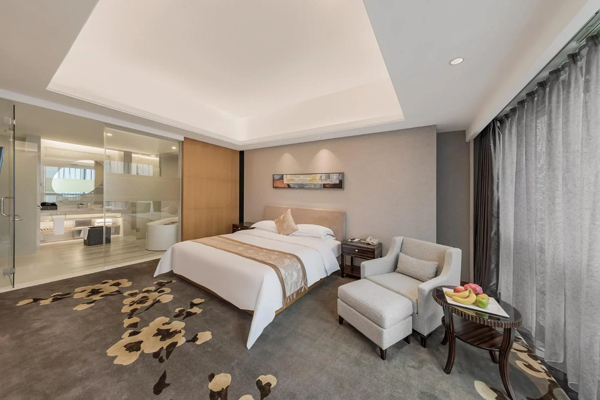 Bed in Huaqiang Plaza Hotel Shenzhen, Enjoy Complimentary Mini Bar & Night Snack, Add breakfast - enjoy complimentary afternoon tea