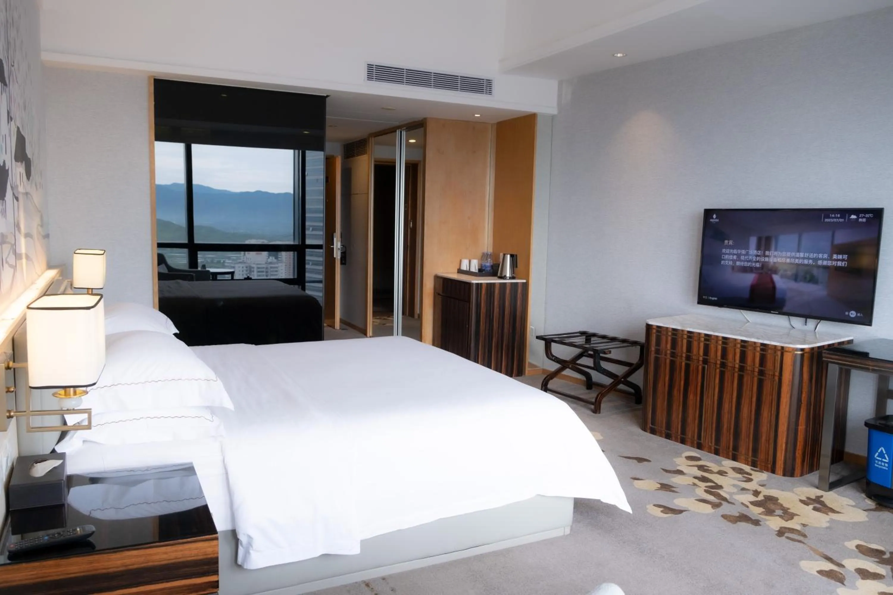 Bed in Huaqiang Plaza Hotel Shenzhen, Enjoy Complimentary Mini Bar & Night Snack, Add breakfast - enjoy complimentary afternoon tea