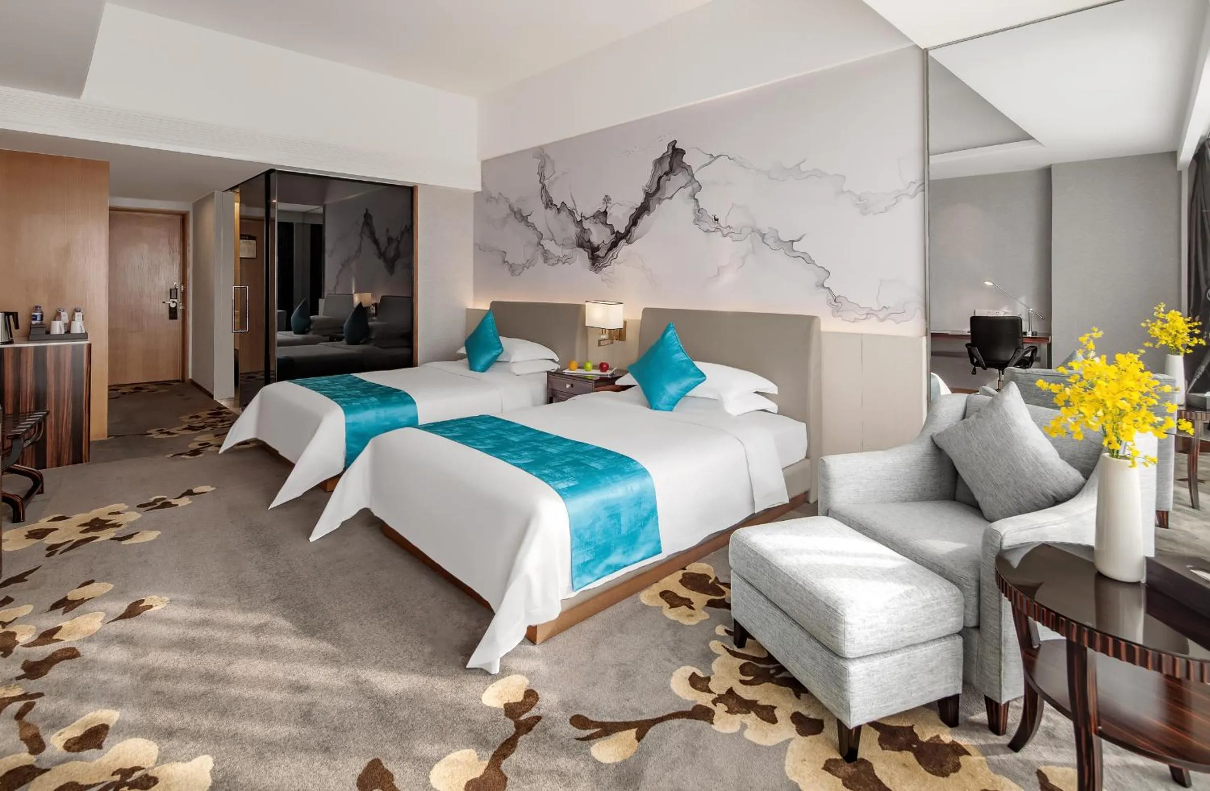 Bed in Huaqiang Plaza Hotel Shenzhen, Enjoy Complimentary Mini Bar & Night Snack, Add breakfast - enjoy complimentary afternoon tea