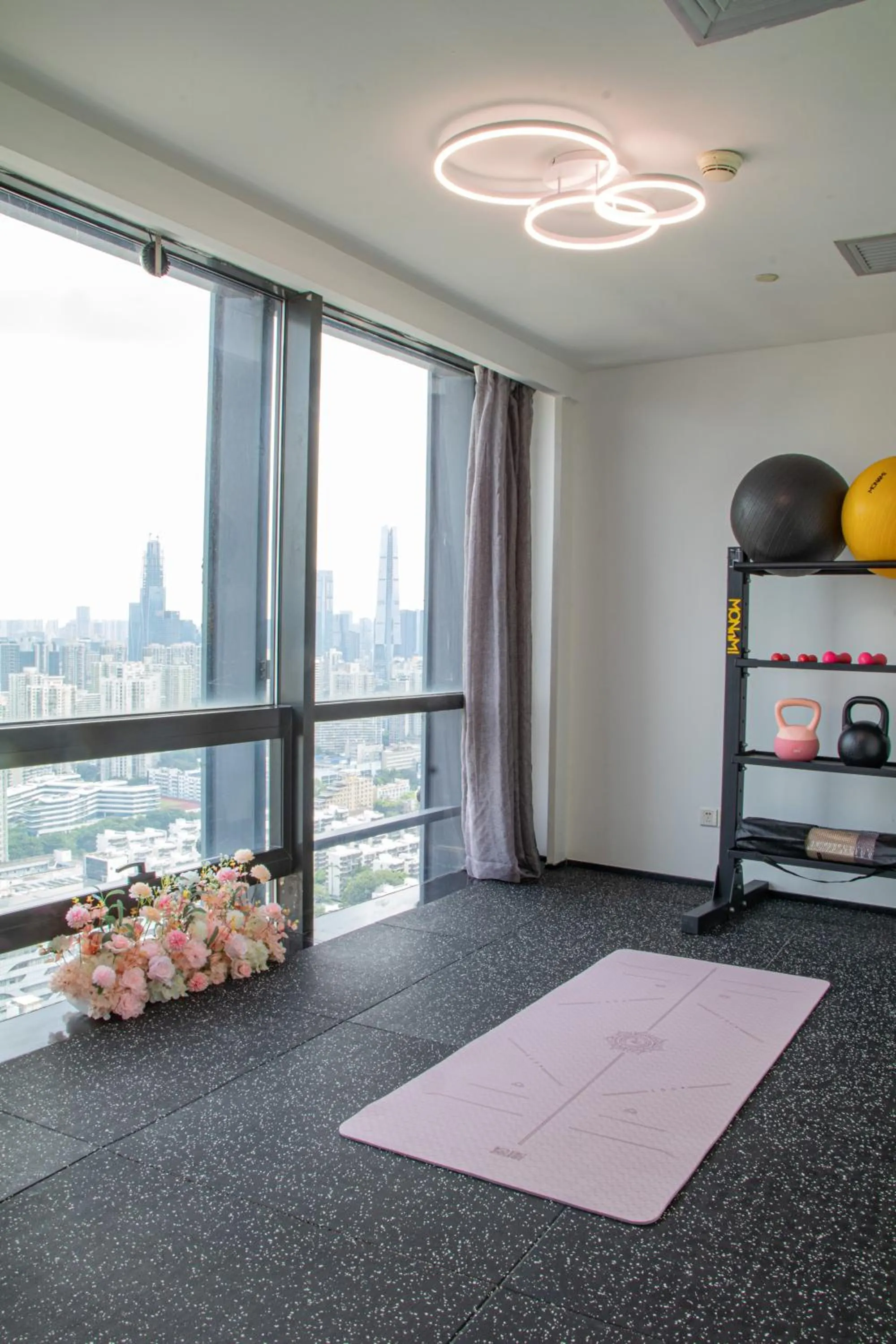 Fitness centre/facilities in Huaqiang Plaza Hotel Shenzhen, Enjoy Complimentary Mini Bar & Night Snack, Add breakfast - enjoy complimentary afternoon tea