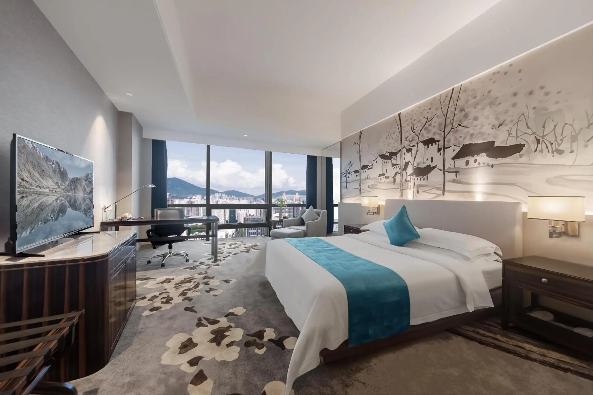 Bedroom, Bed in Huaqiang Plaza Hotel Shenzhen, Enjoy Complimentary Mini Bar & Night Snack, Add breakfast - enjoy complimentary afternoon tea