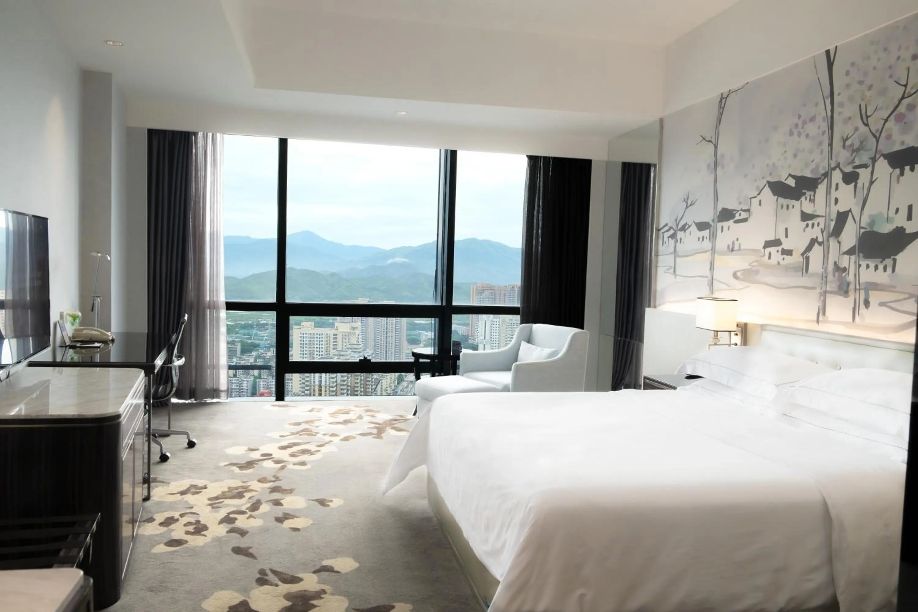 Bed in Huaqiang Plaza Hotel Shenzhen, Enjoy Complimentary Mini Bar & Night Snack, Add breakfast - enjoy complimentary afternoon tea