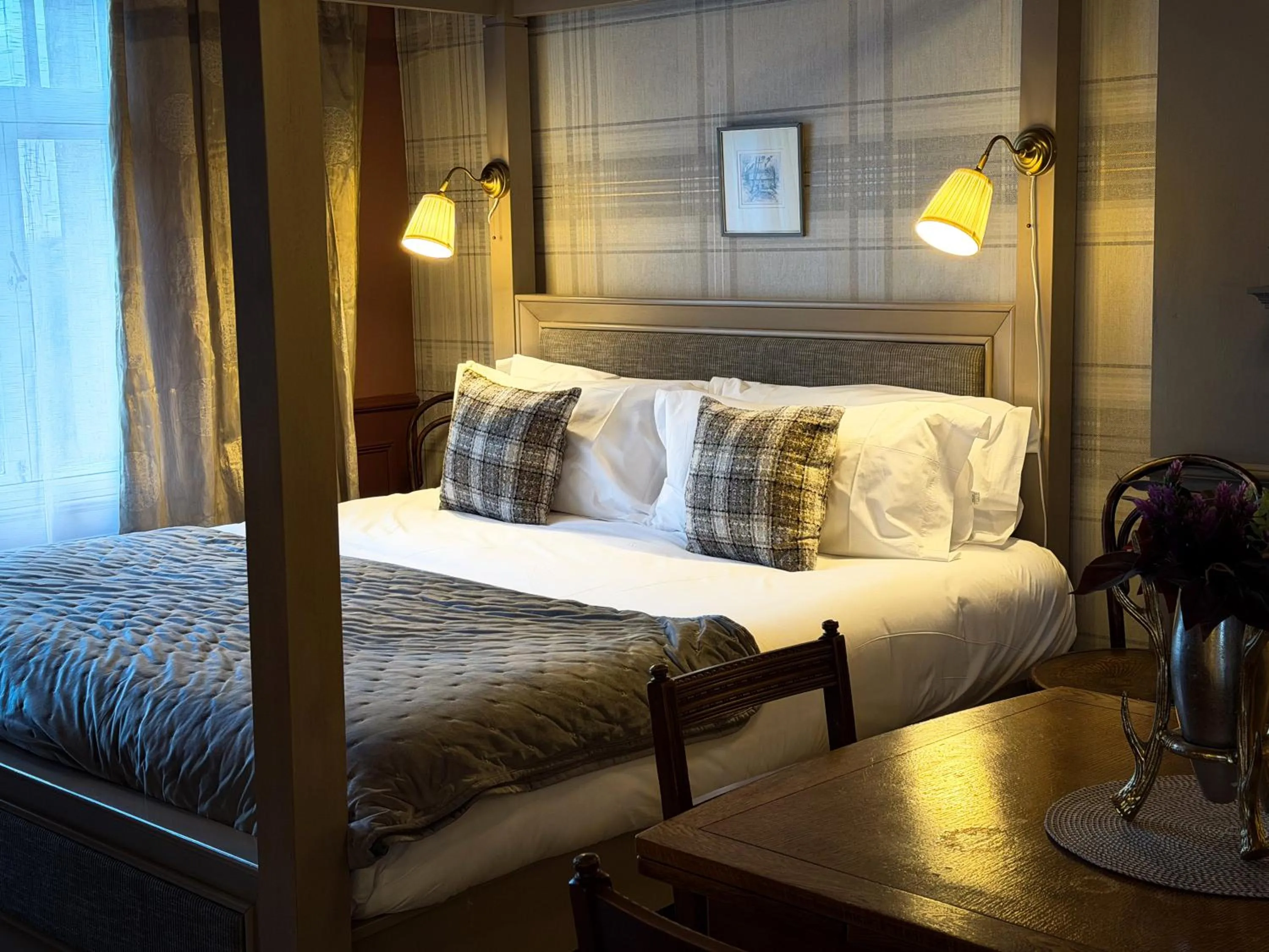 Bed in Glencruitten House