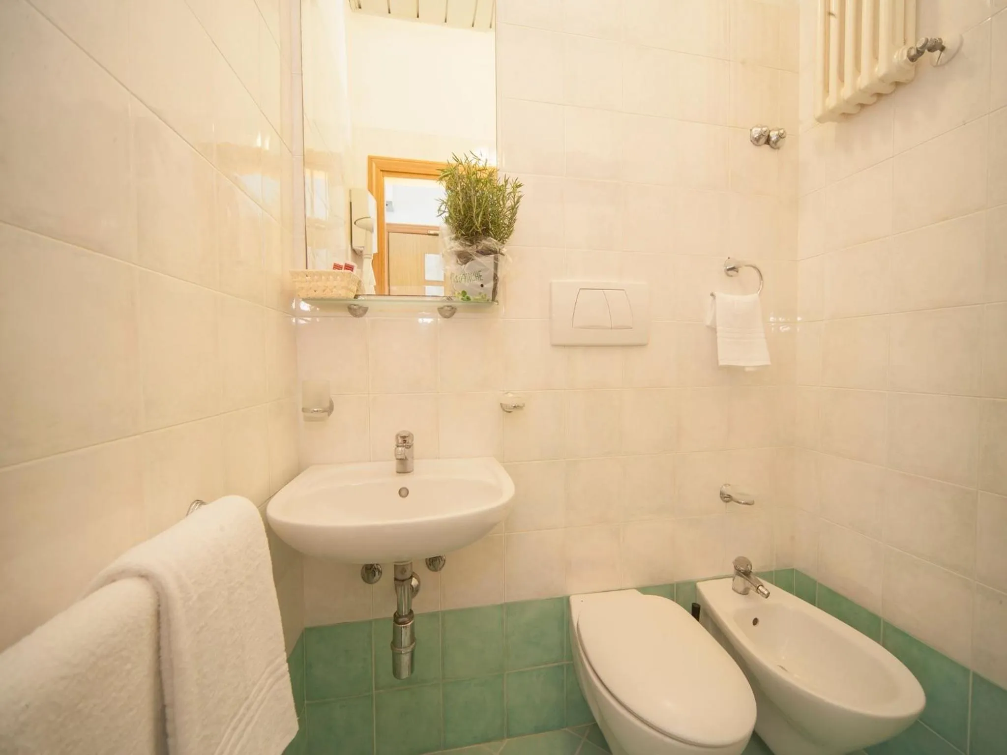 Bathroom in Hotel Manola