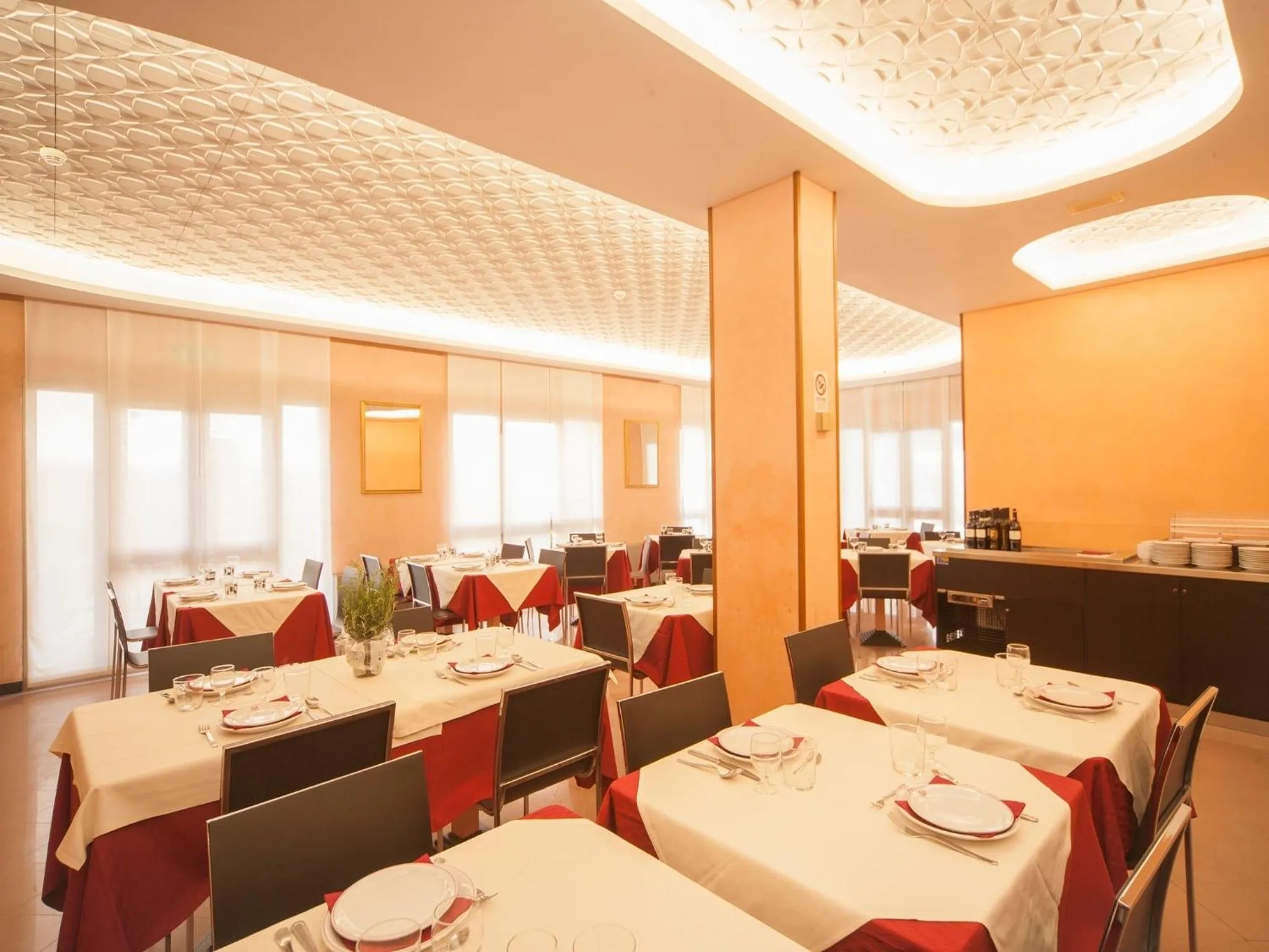 Restaurant/places to eat in Hotel Manola