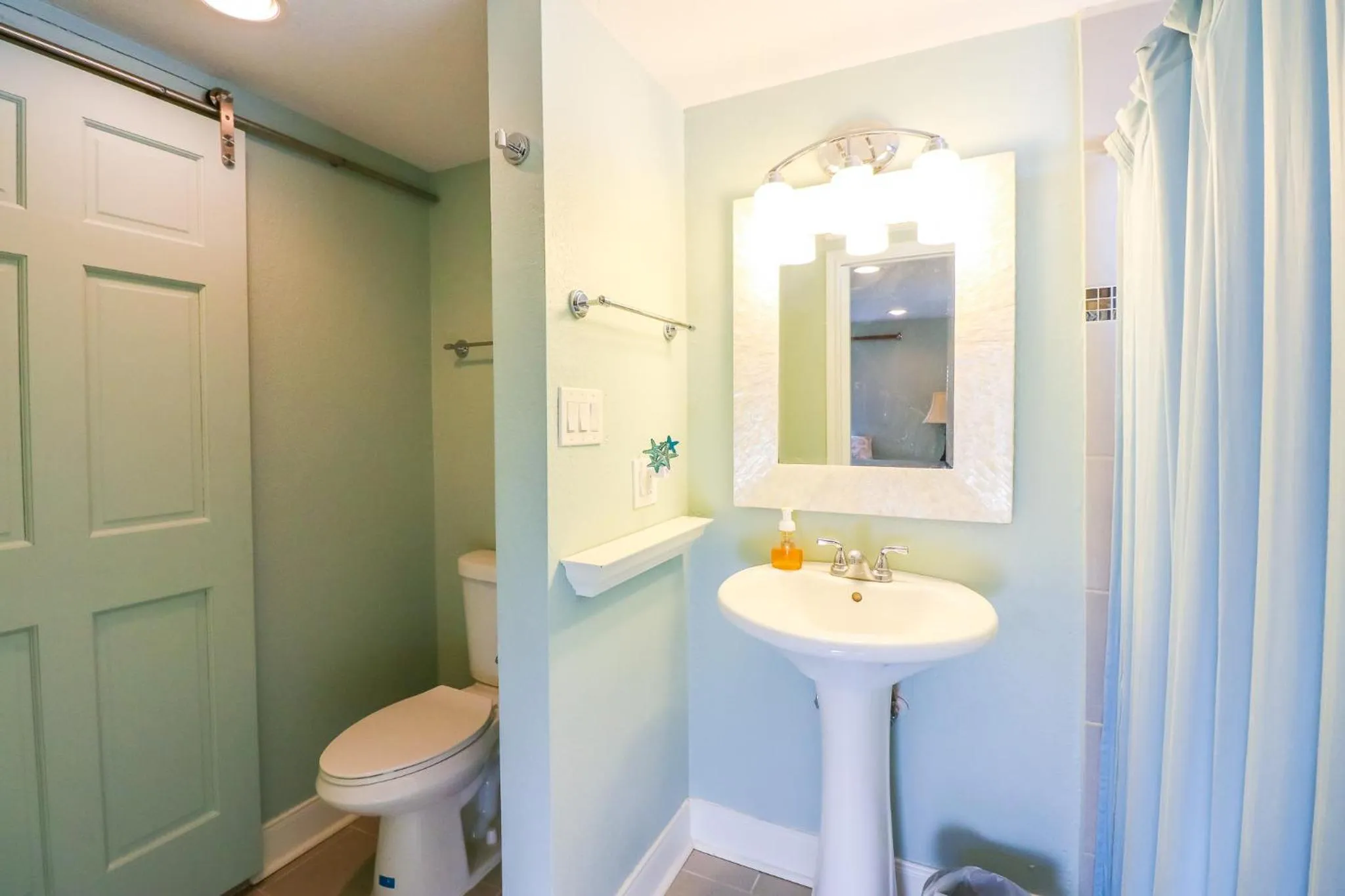 PERFECT location spacious yard coffee bar at this lovely beach home