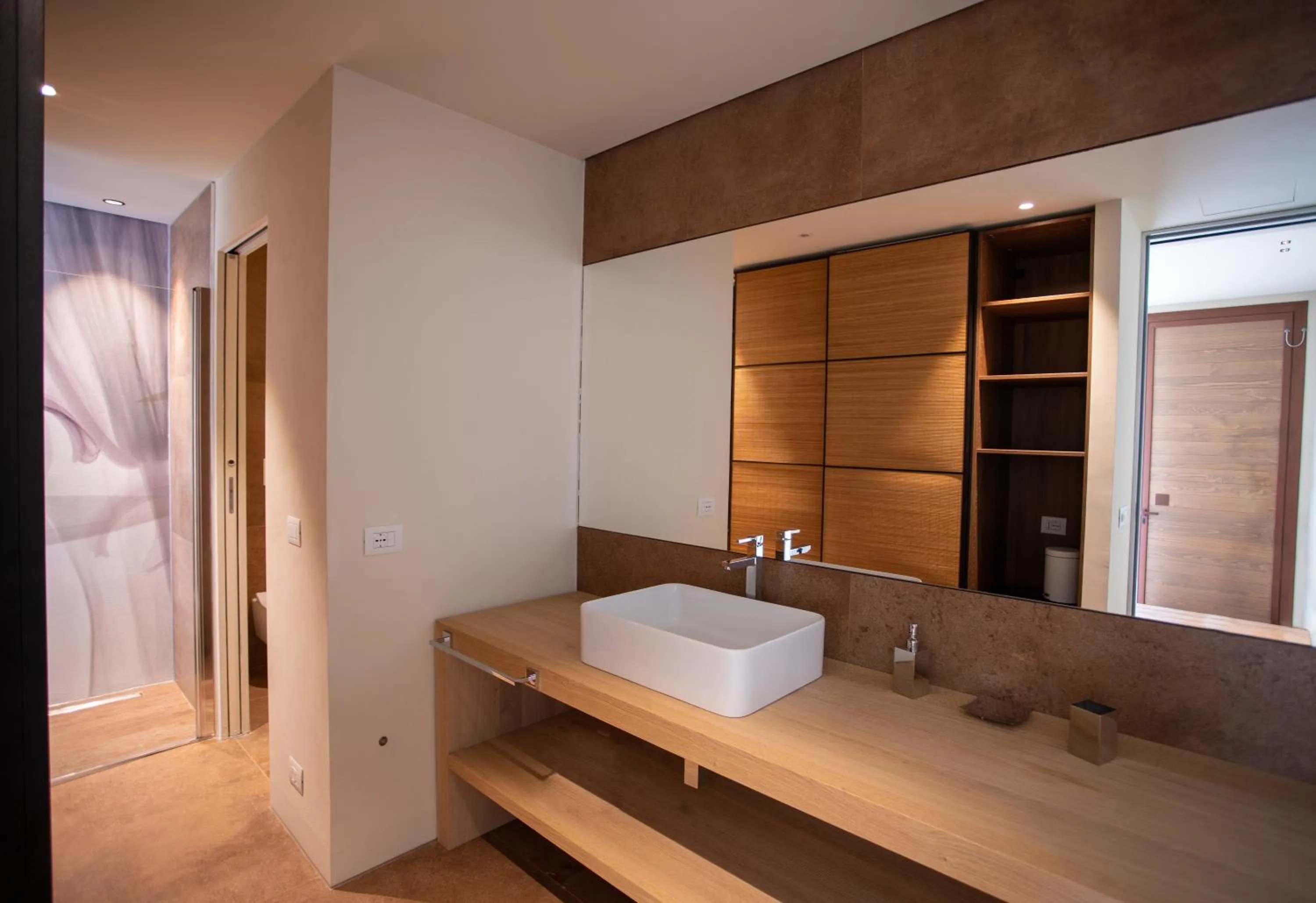 Toilet, Bed in Cambiocavallo Resort