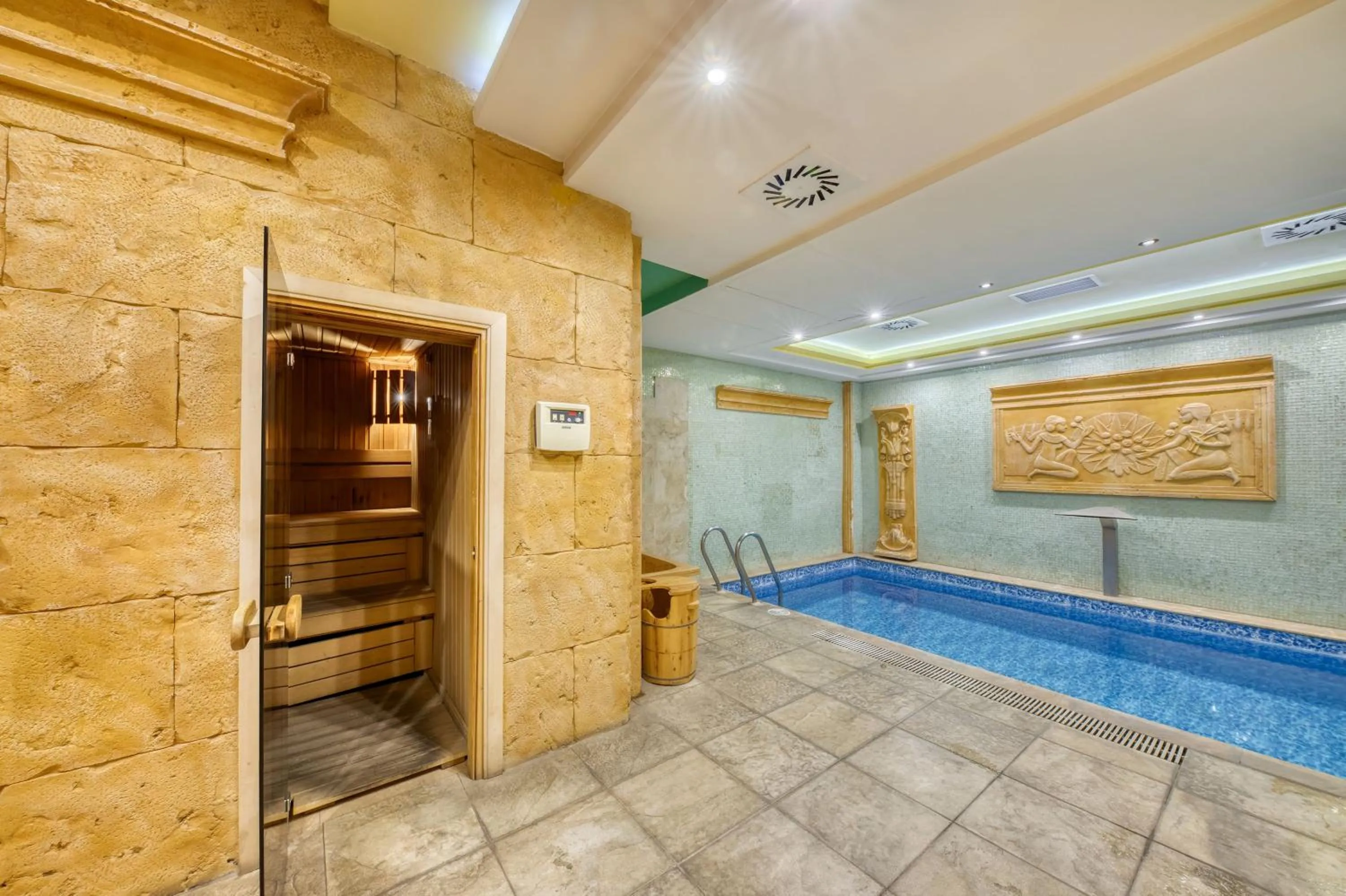 Swimming pool in Spa Hotel Grace Forum