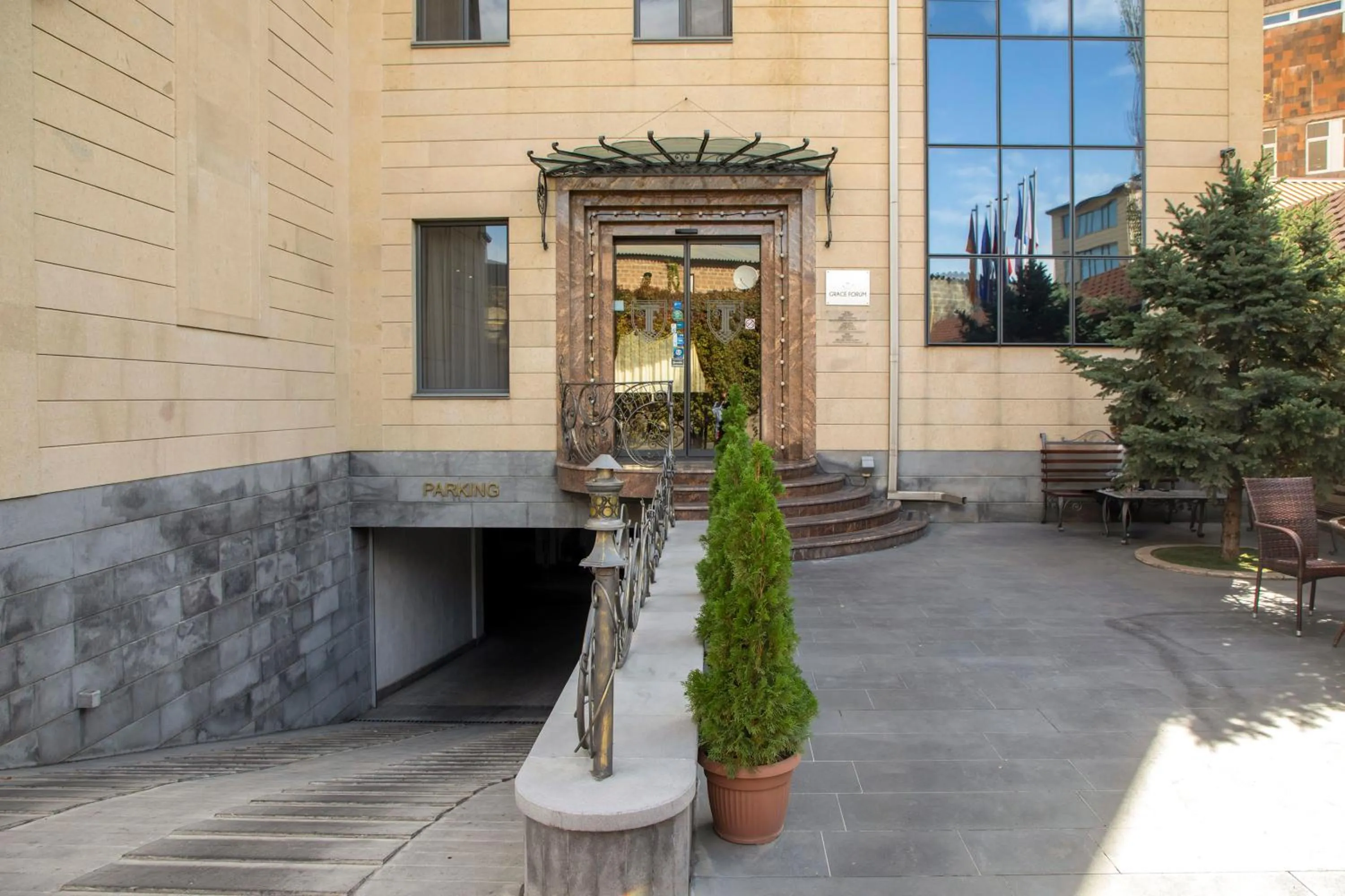 Facade/entrance in Spa Hotel Grace Forum