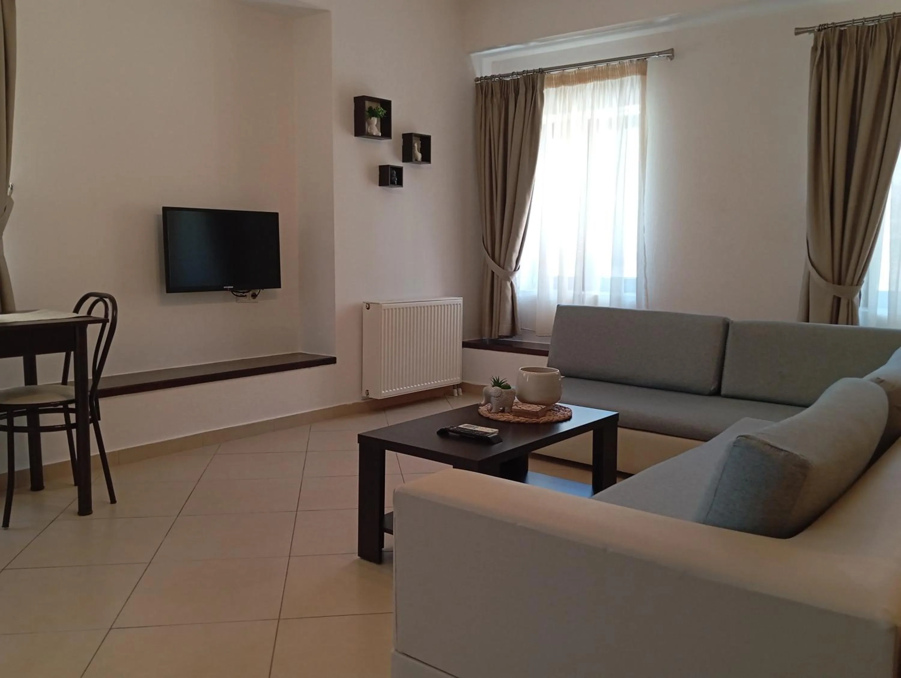 TV and multimedia in To Agioklima