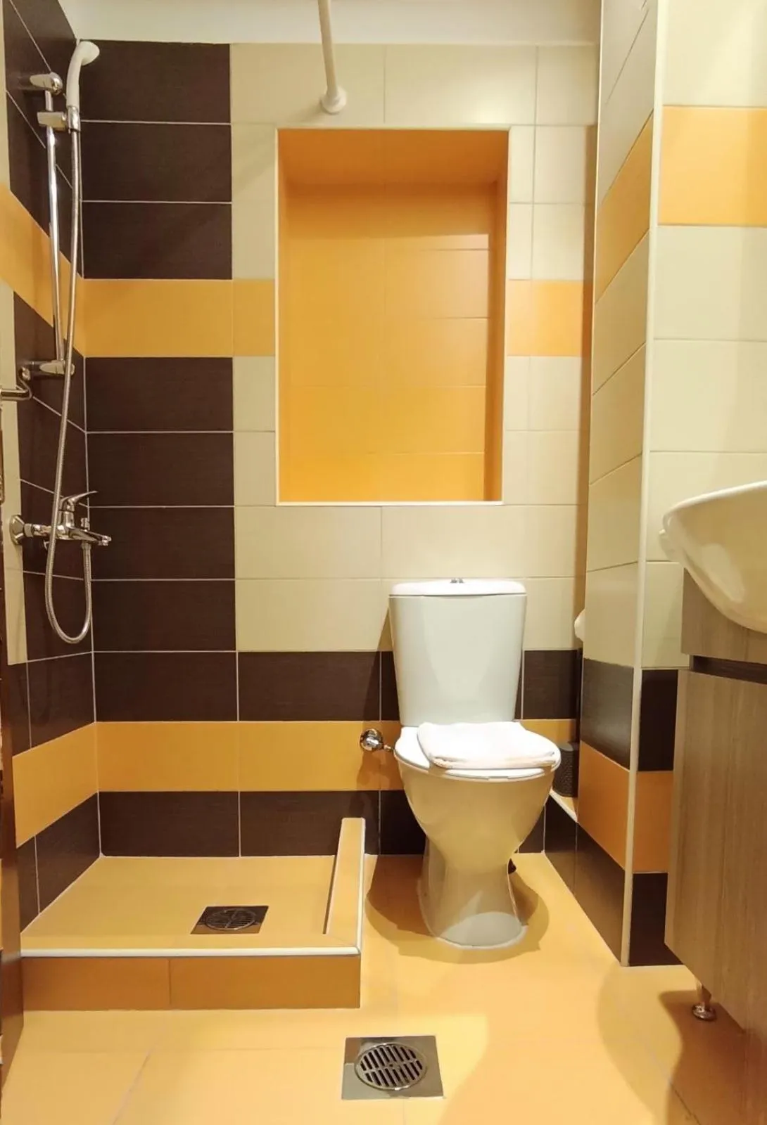 Shower in To Agioklima