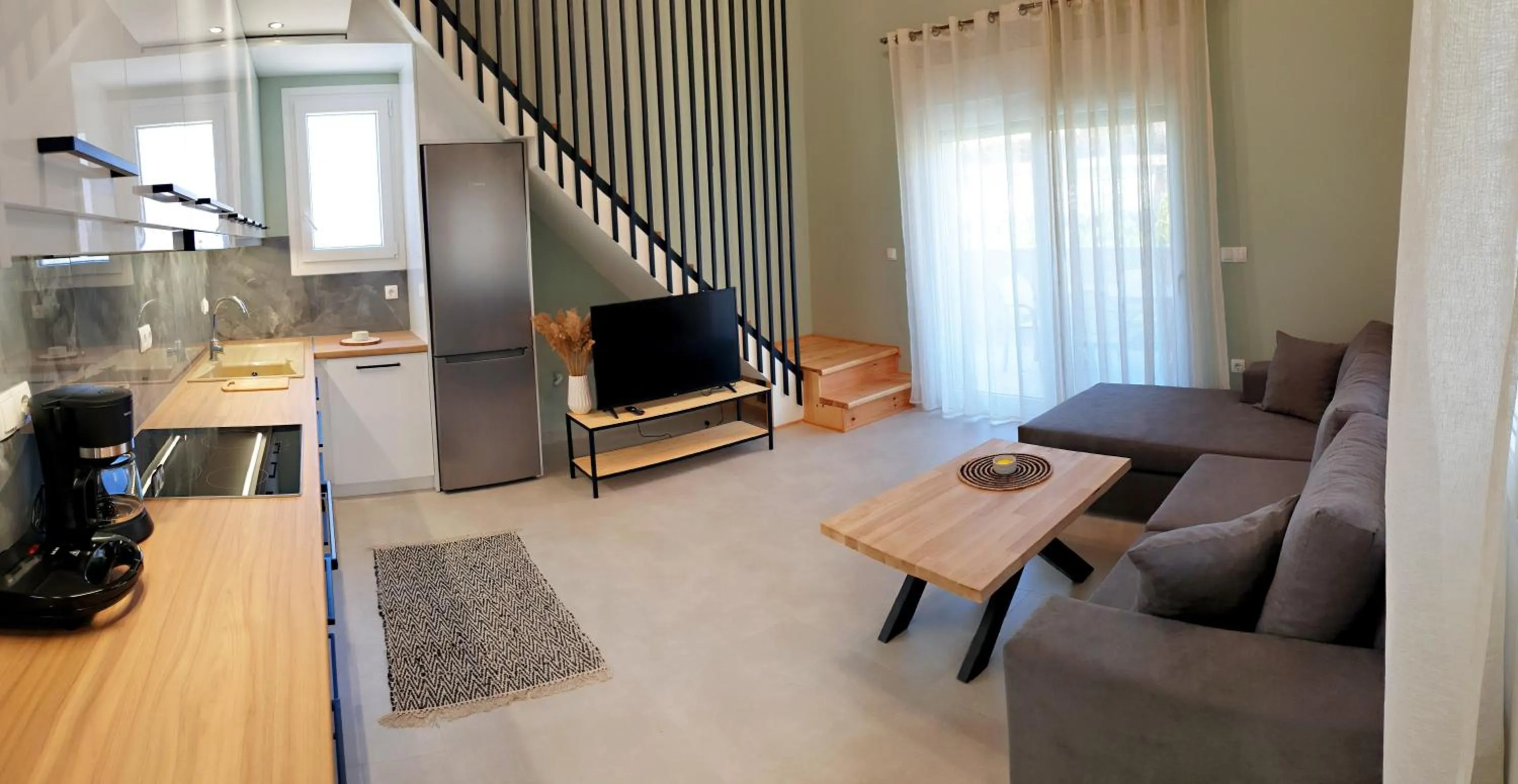 TV and multimedia in Almeta Suites