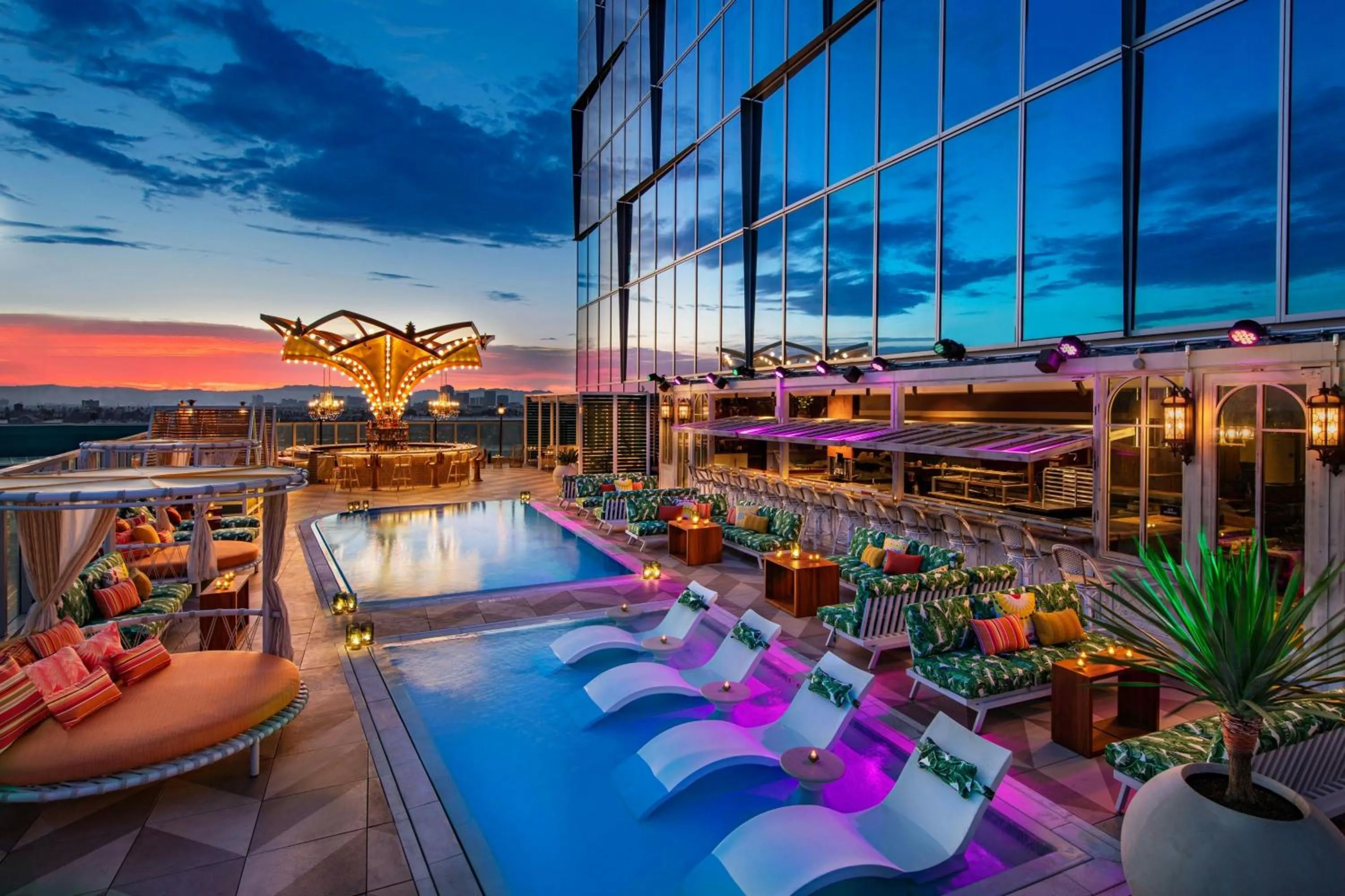 Swimming pool in AC Hotel by Marriott Downtown Los Angeles