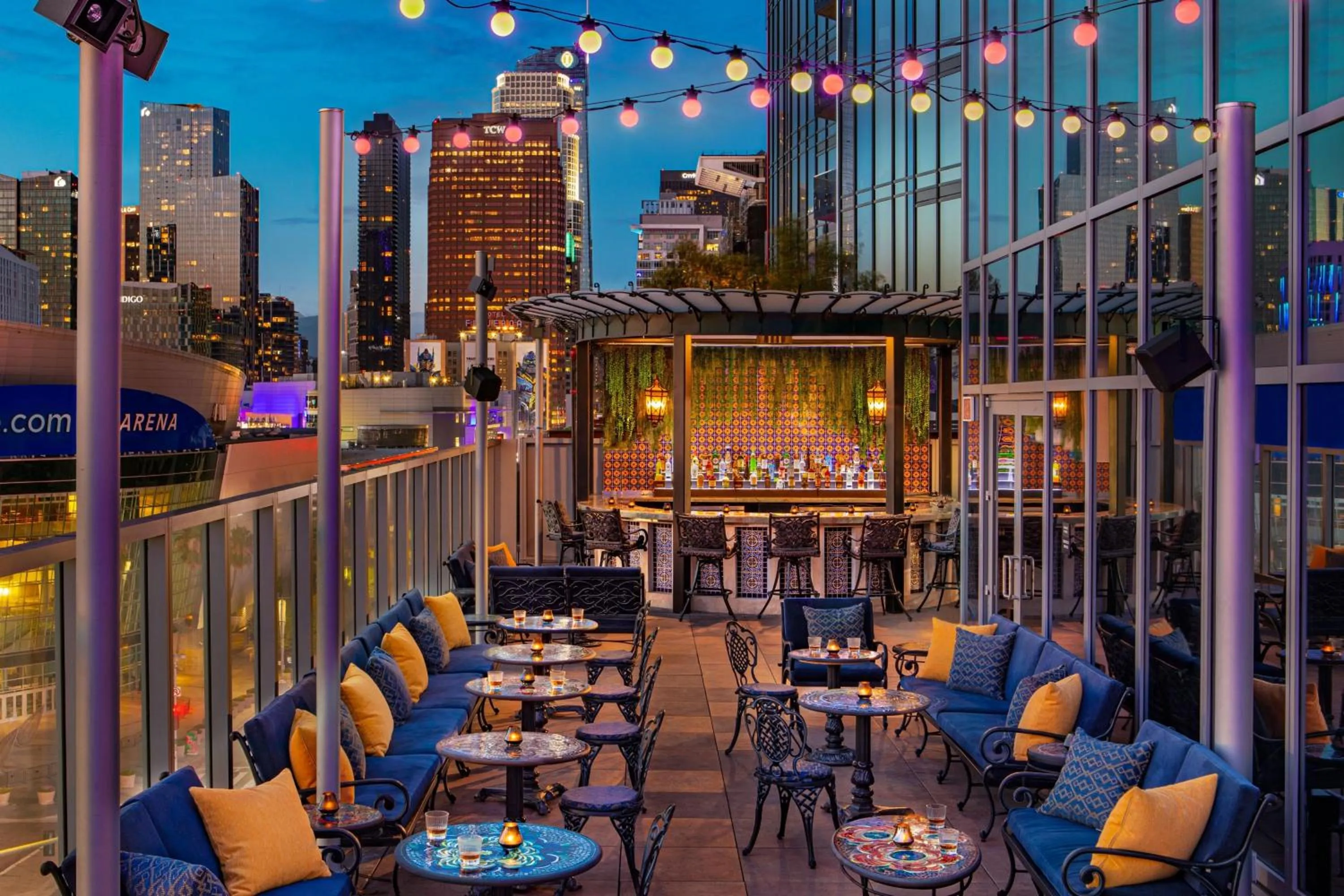 Lounge or bar in Moxy Downtown Los Angeles