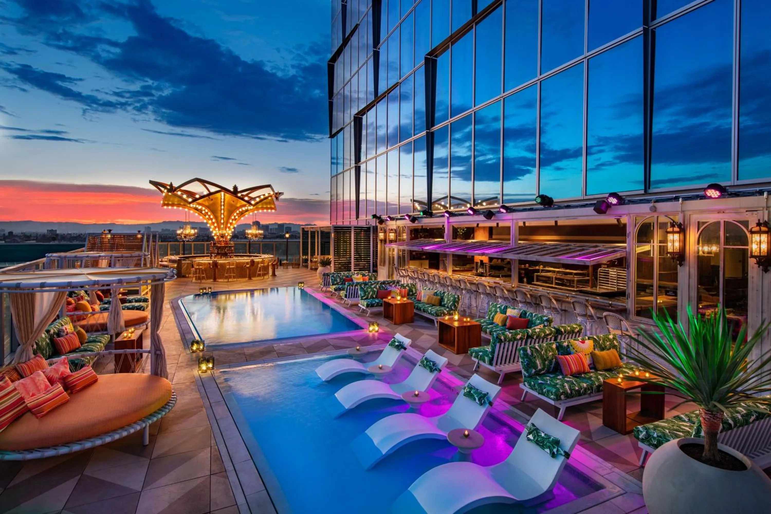 Swimming pool in Moxy Downtown Los Angeles