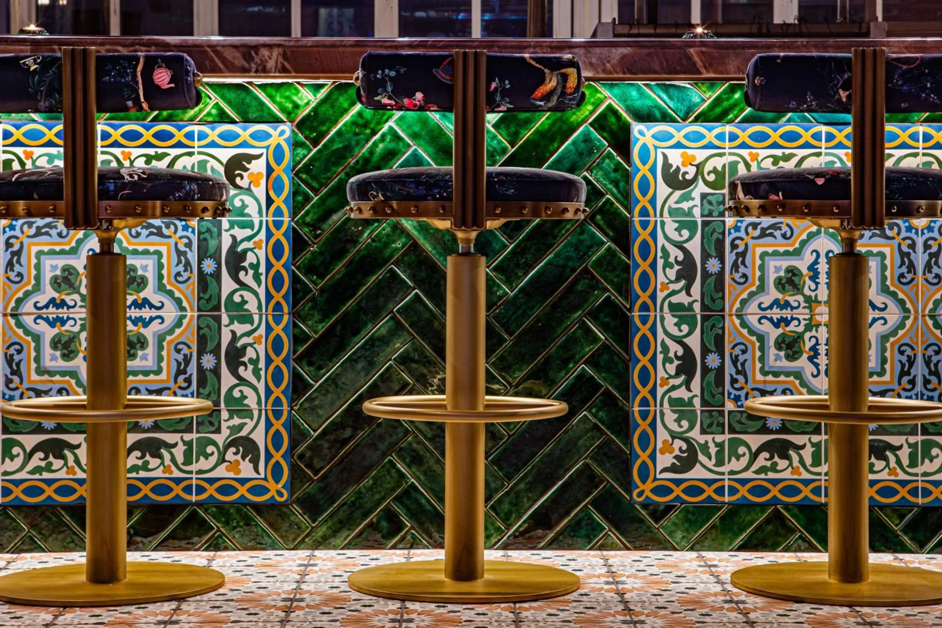 Lounge or bar in Moxy Downtown Los Angeles