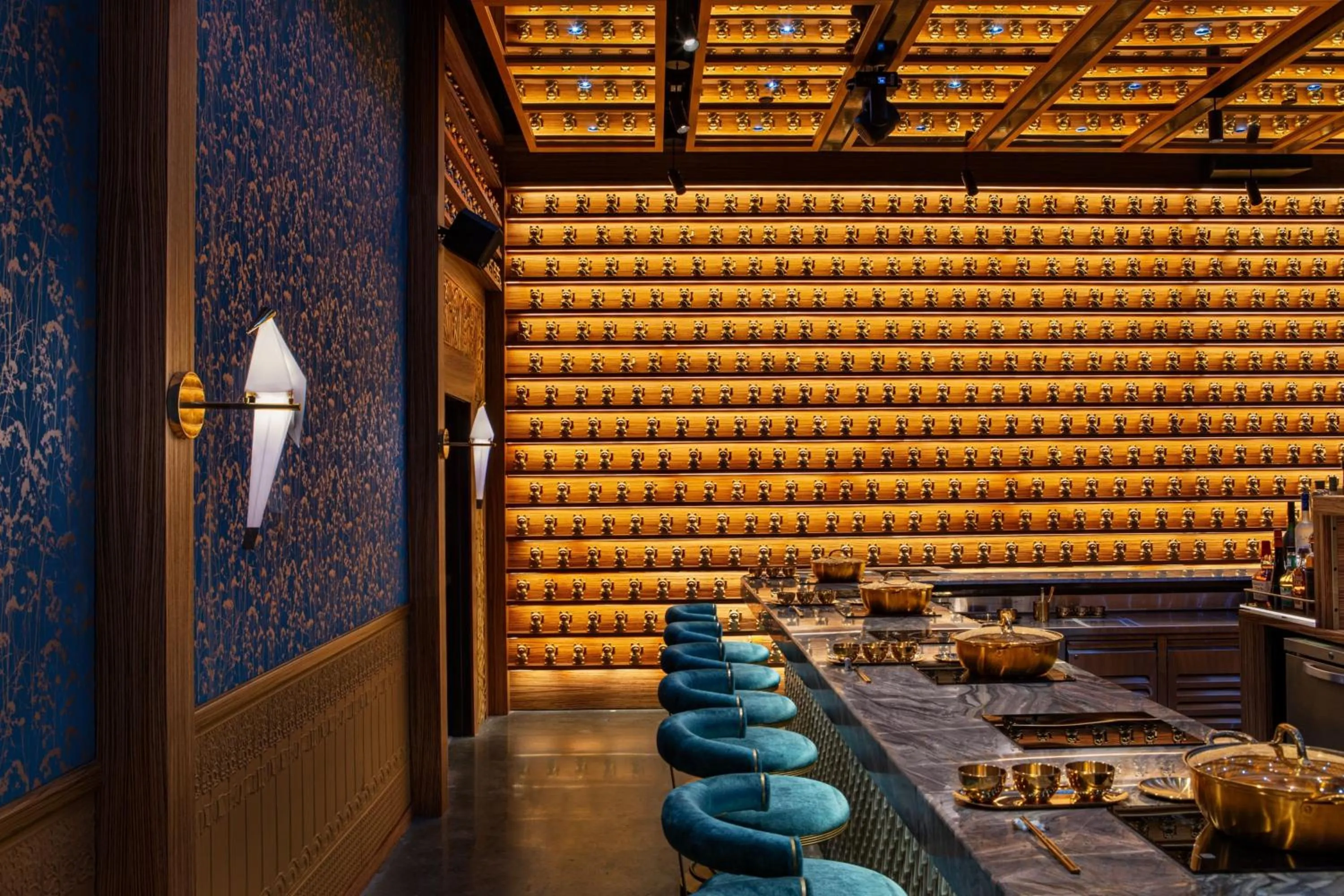 Lounge or bar in Moxy Downtown Los Angeles