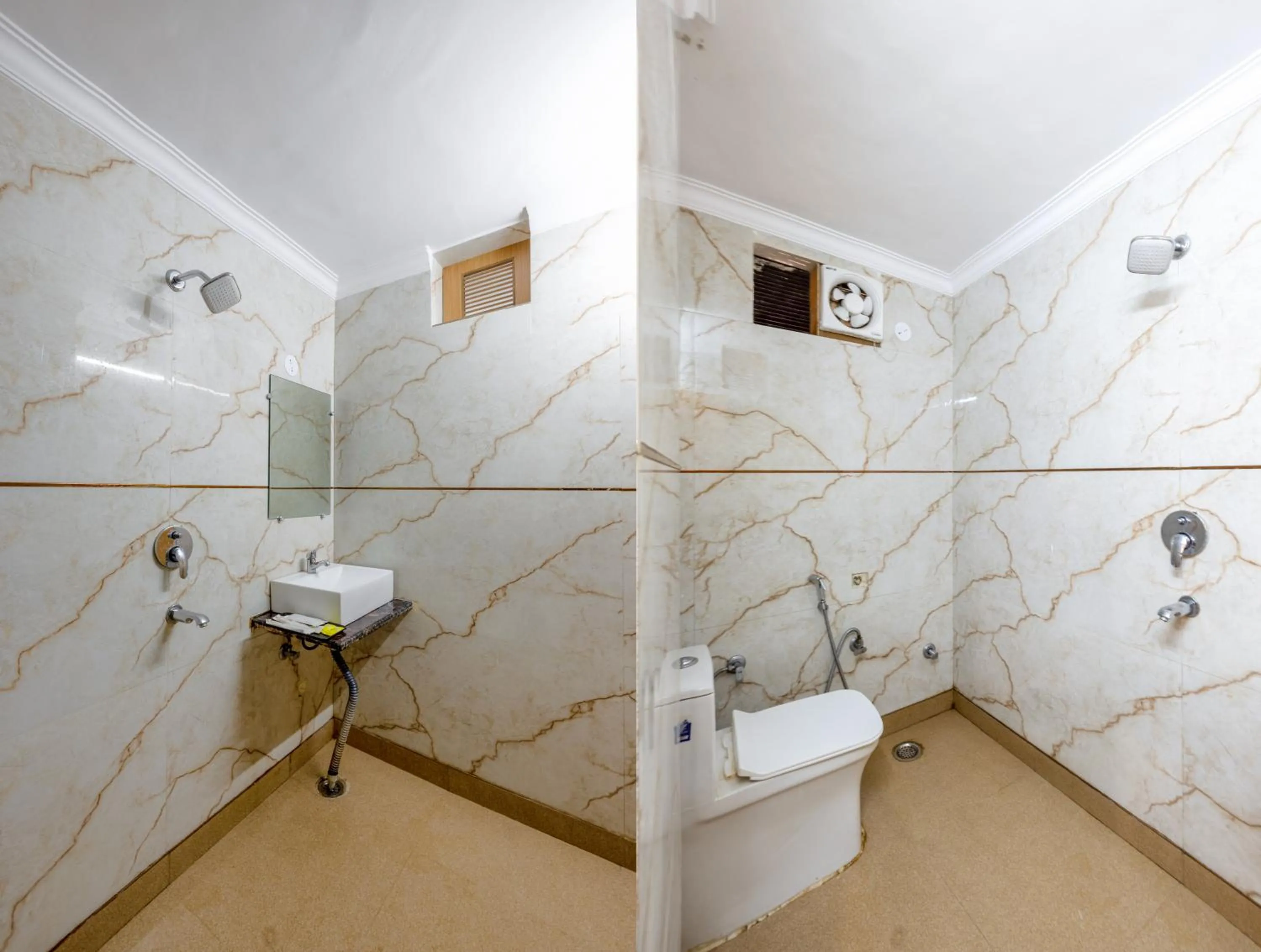 Bathroom in Hotel Ashoka Continental Near New Delhi Railway station