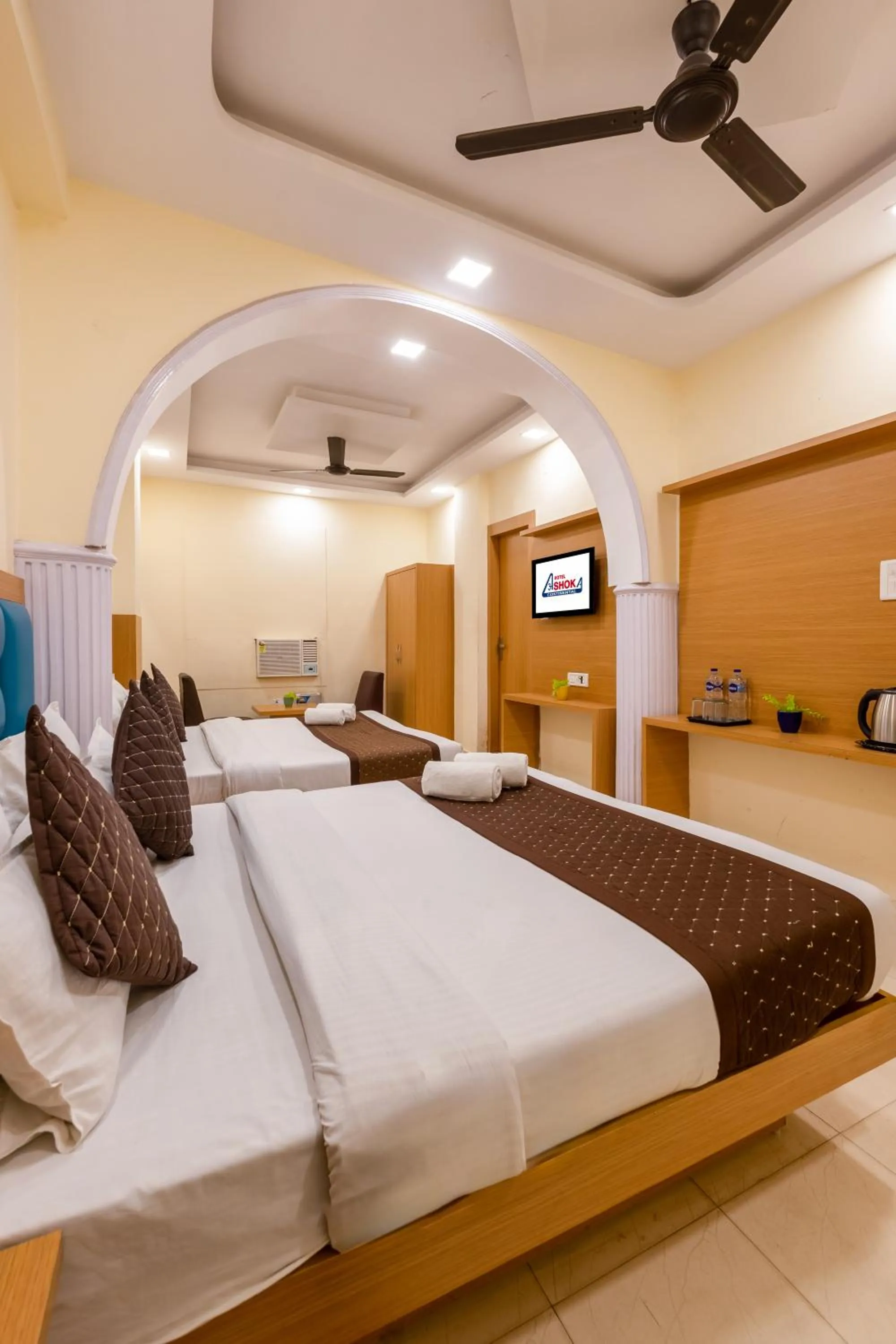 Photo of the whole room, Bed in Hotel Ashoka Continental Near New Delhi Railway station