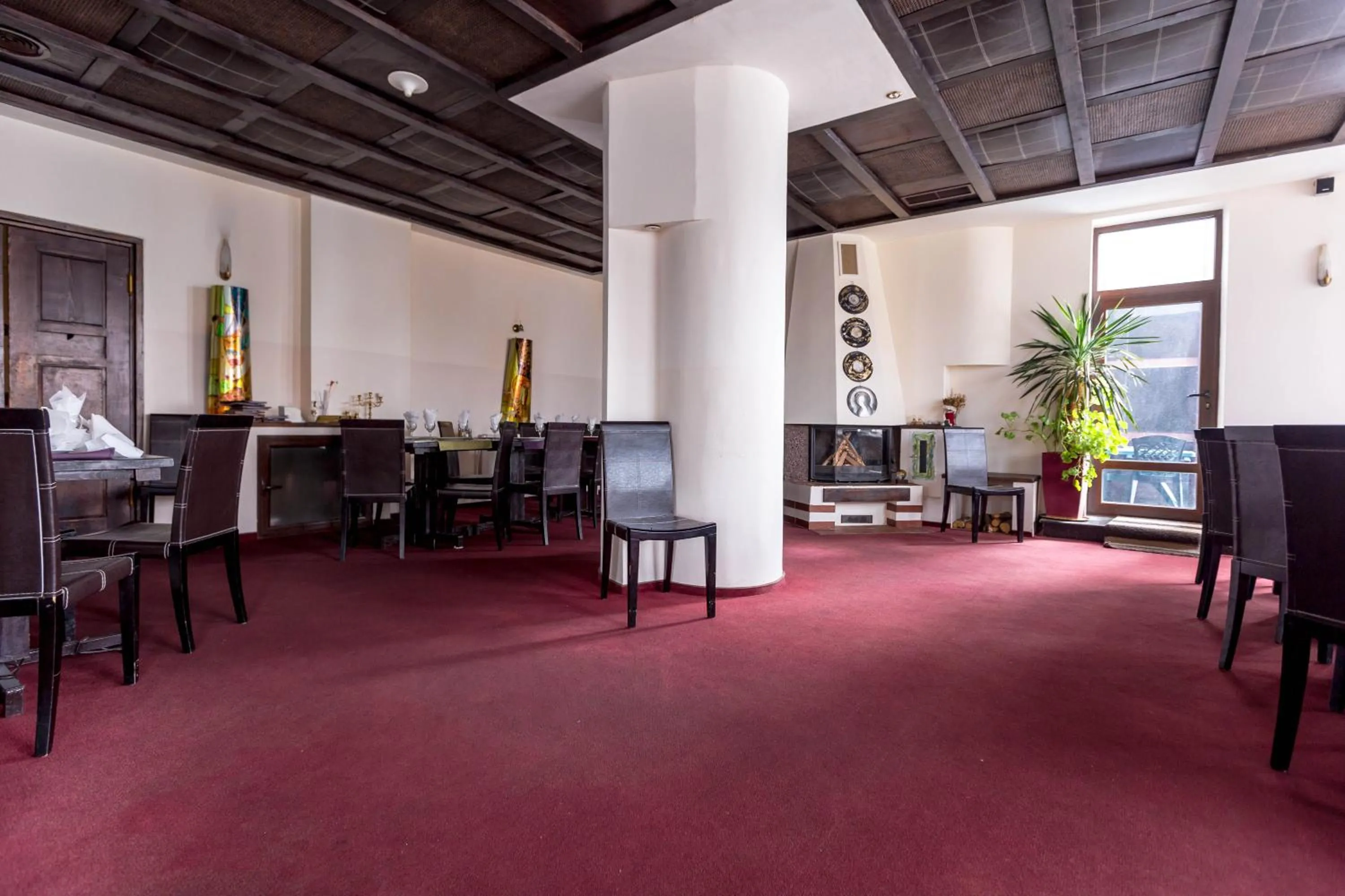 Restaurant/places to eat in Hotel Onix