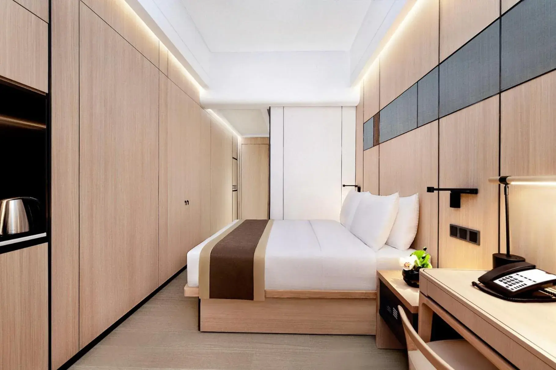 Deluxe King Room in Harbour Plaza Metropolitan Shanghai Deluxe King Room in Harbour Plaza Metropolitan Shanghai