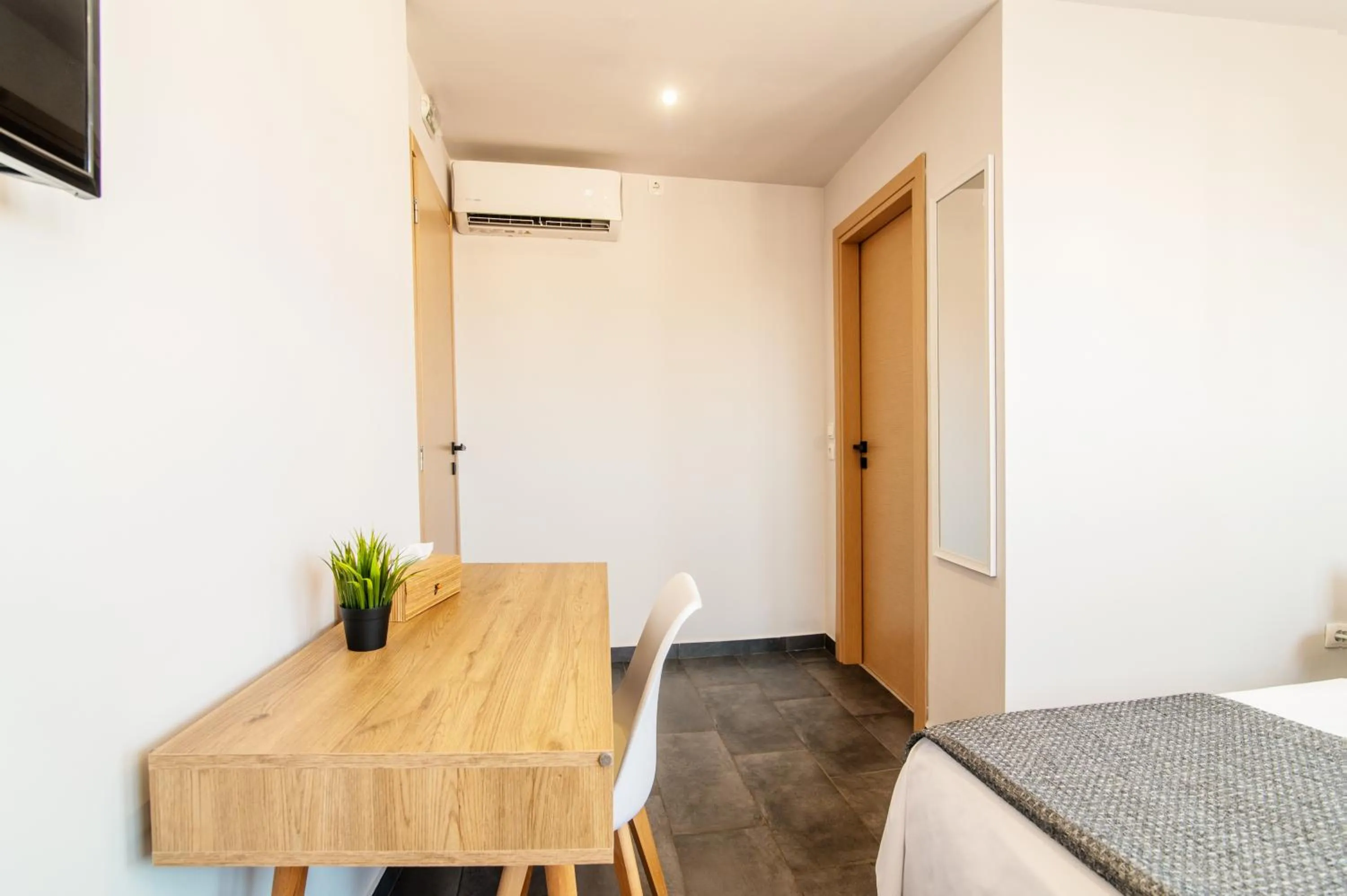 Bedroom, Bed in Navitas House