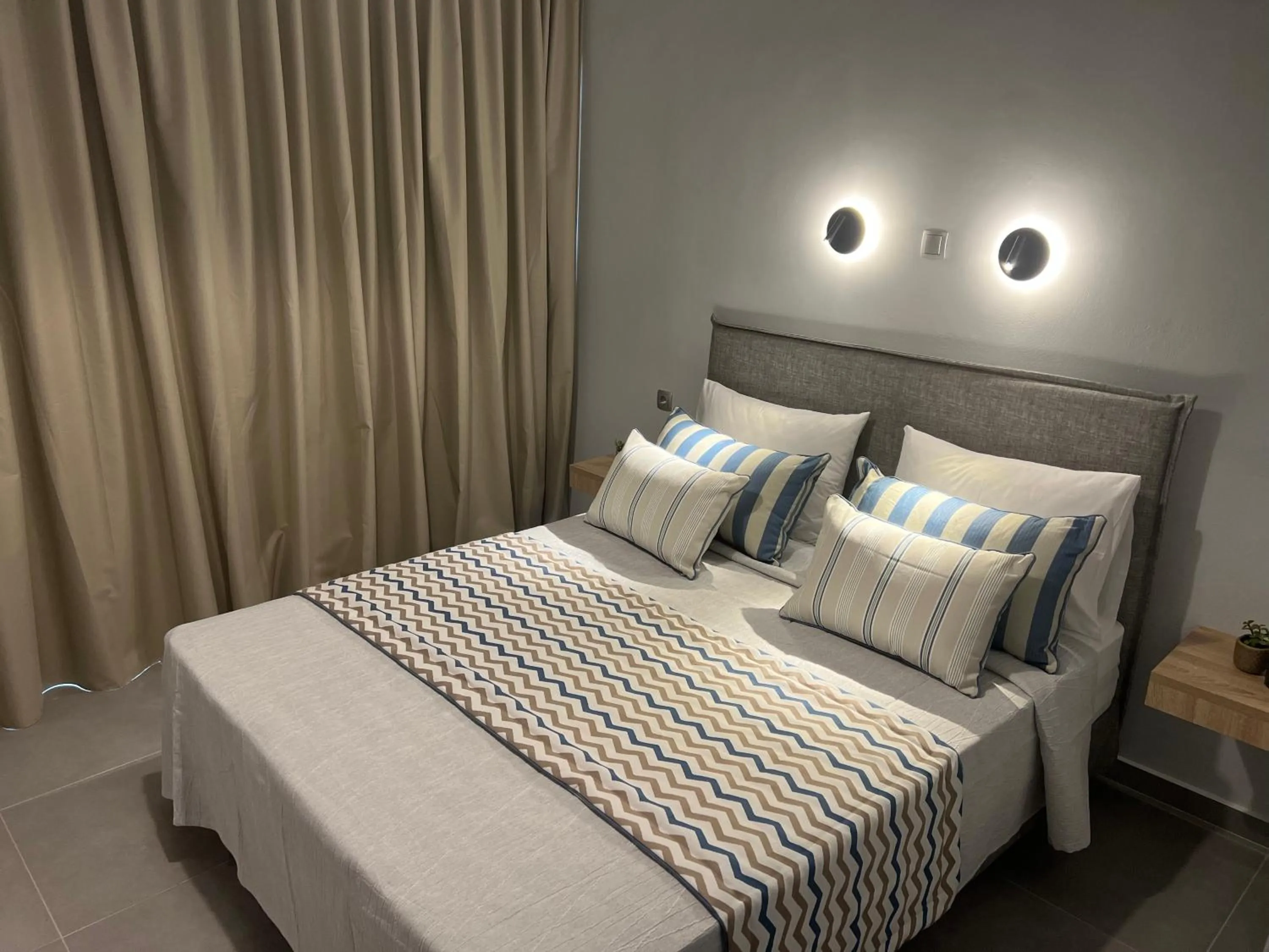 Bed in Κimiro Hotel Tsilivi