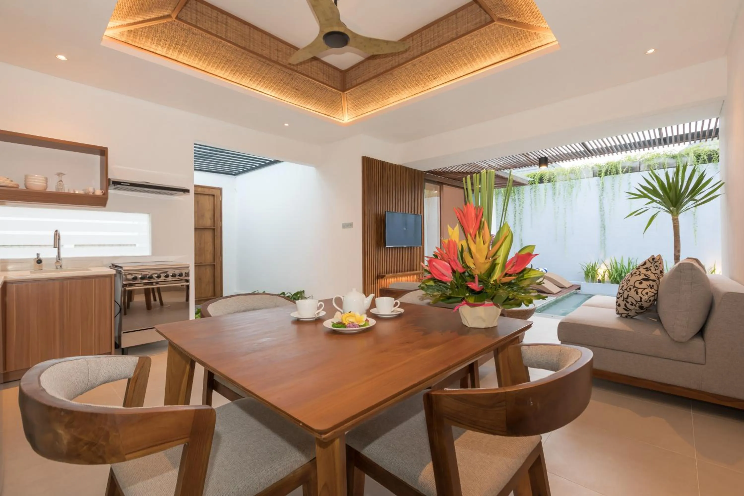 Dining area in Fenosa Seminyak Villas