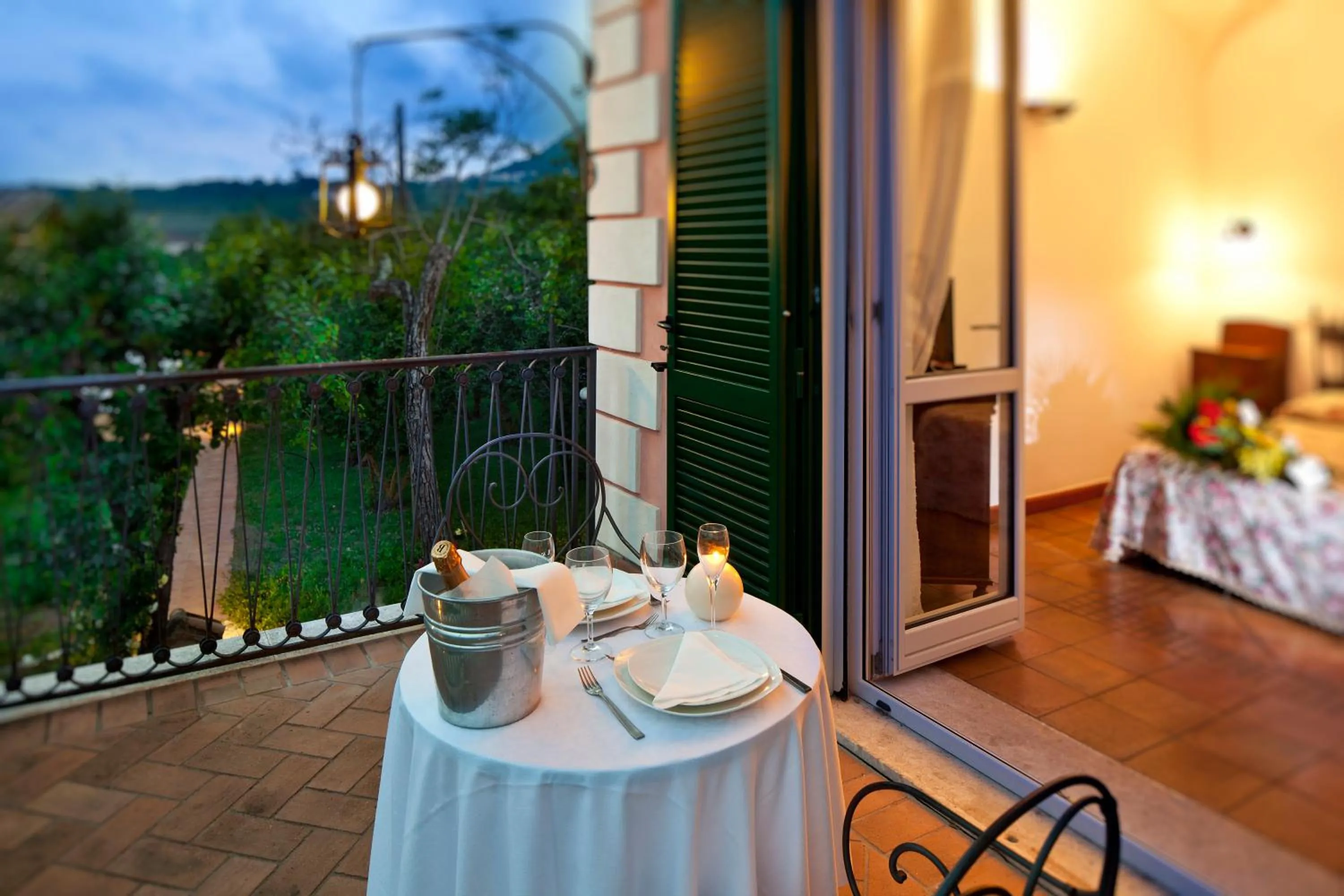 Balcony/Terrace, Bed in Hotel Villa Rizzo Resort and Spa