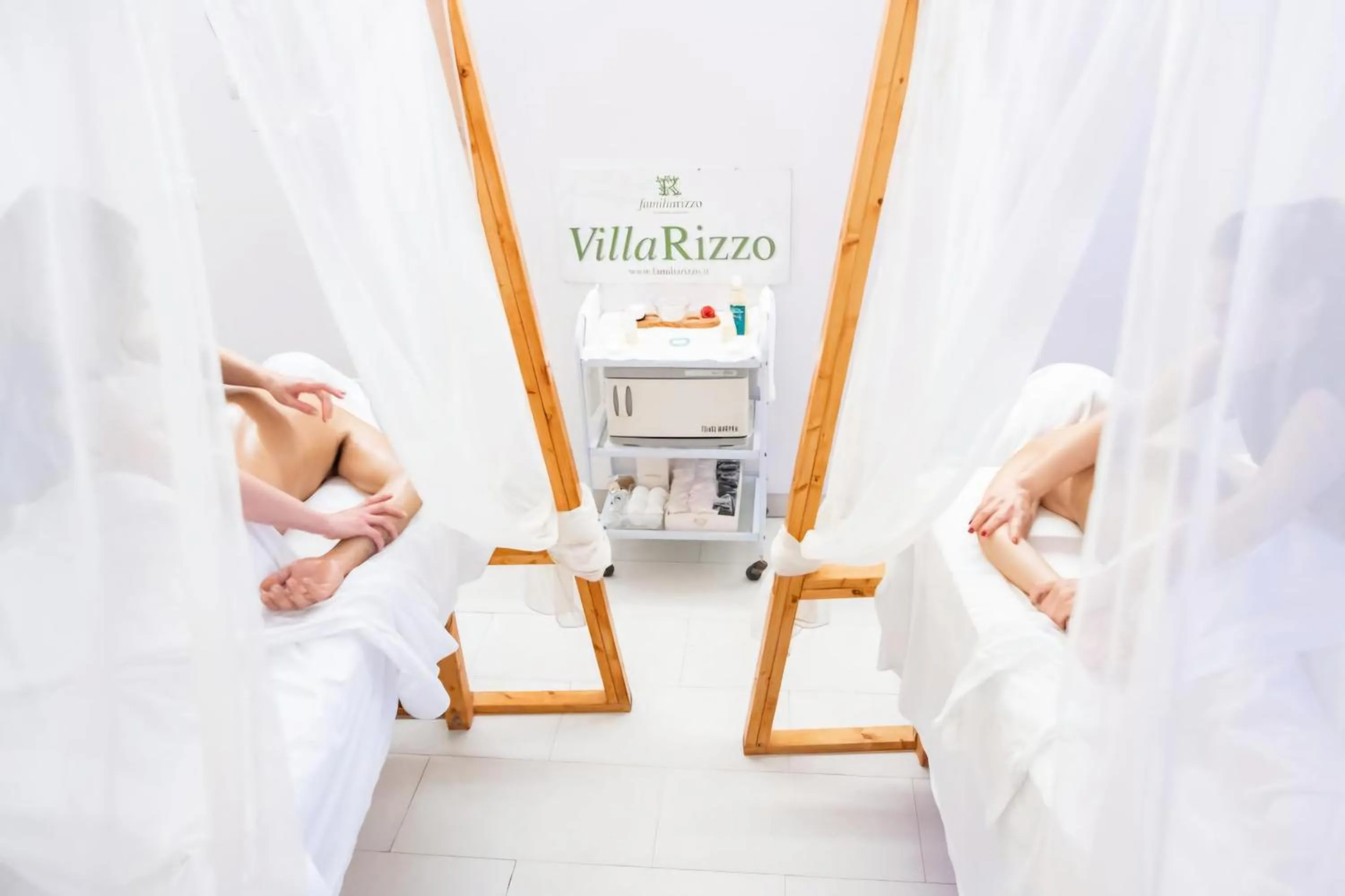 Staff, Bed in Hotel Villa Rizzo Resort and Spa