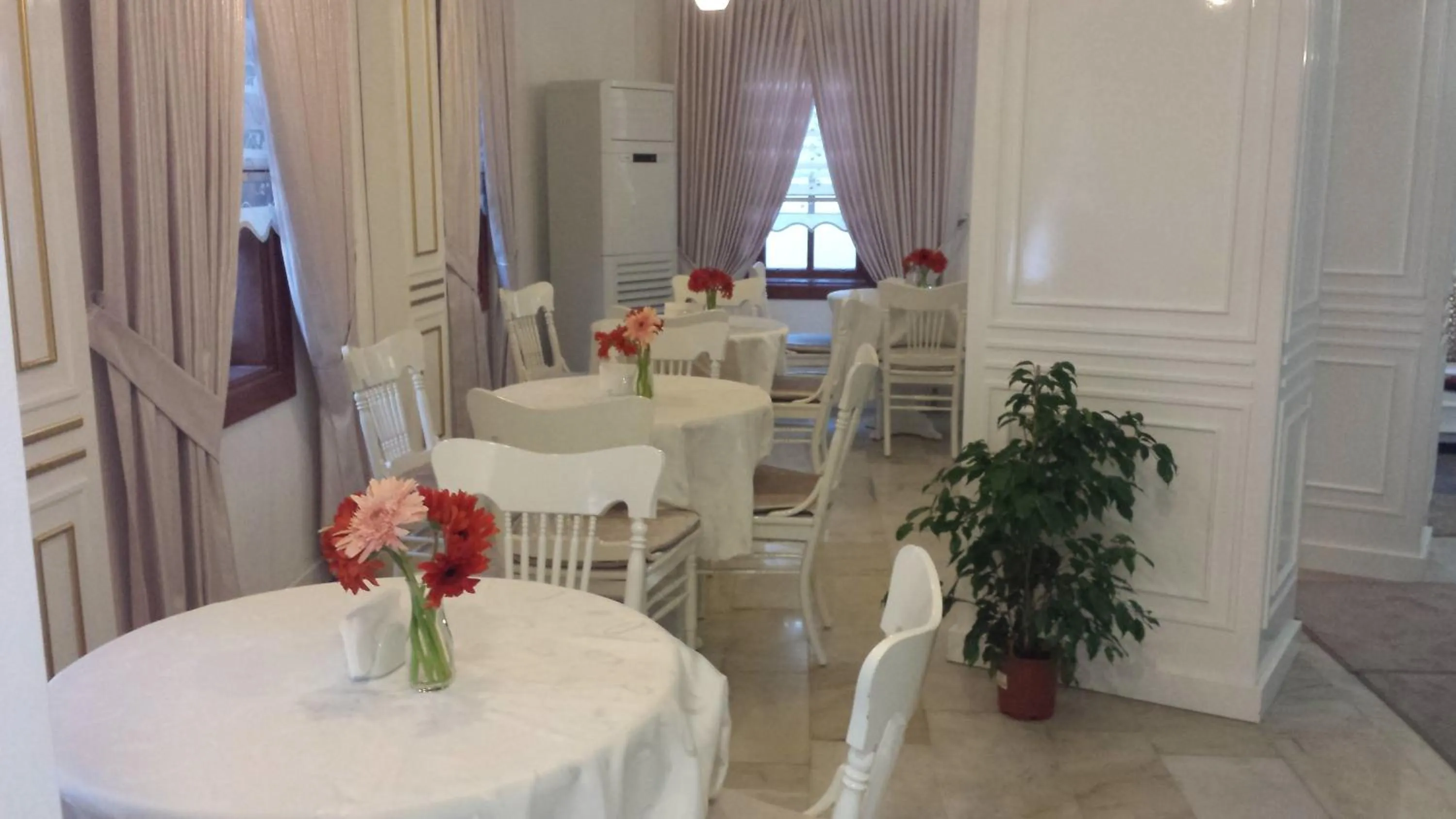 Restaurant/places to eat in Kaleiçi Ozkavak Hotel